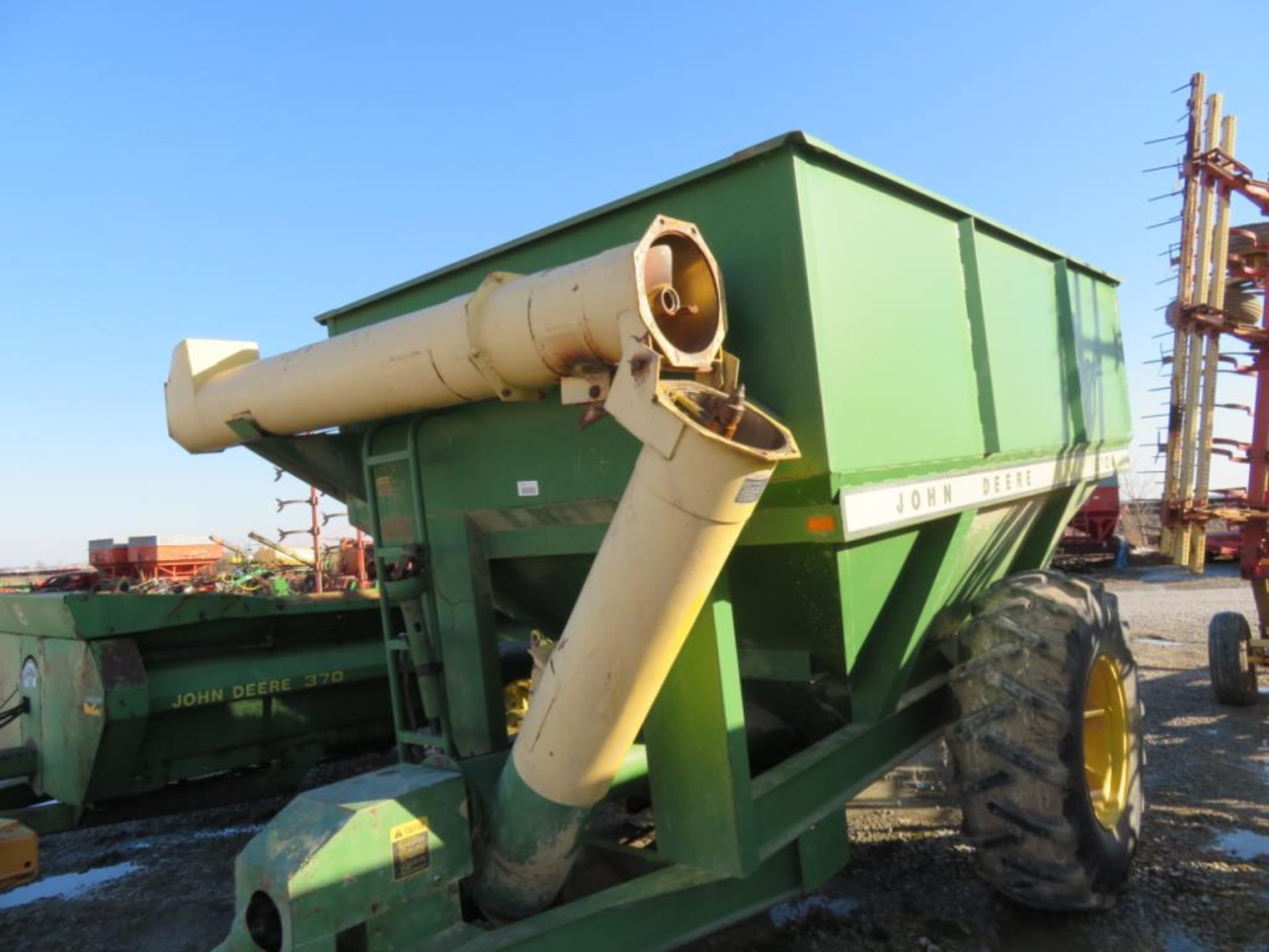 JD 1210 Auger Wagon(Grain Cart) 400 Bushel Gear Box is bad