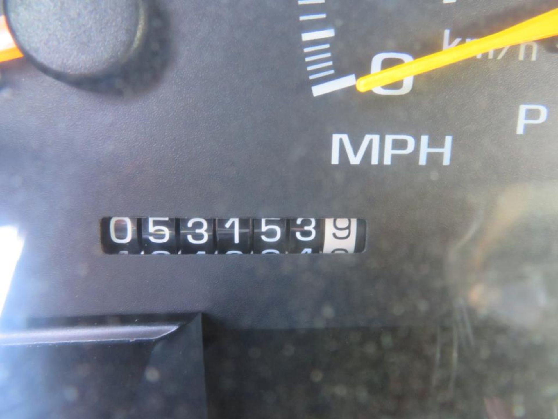 1999 Chevrolet Suburban 53,743 miles (title) 1 owner, 5.7 Ltr gas, missing 3rd seat - Image 9 of 22