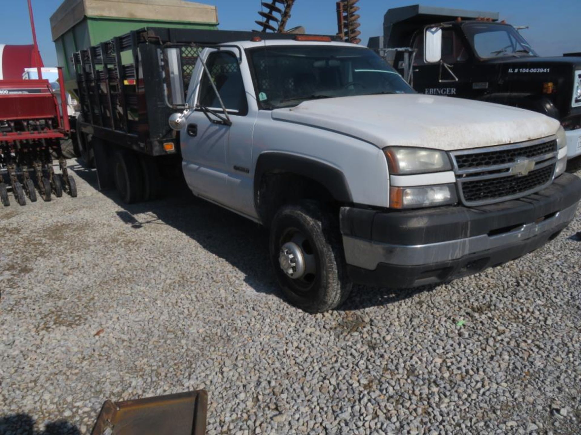 2007 Chevrolet flatbed (title) 3500 flatbed 539,000 miles - Image 3 of 4