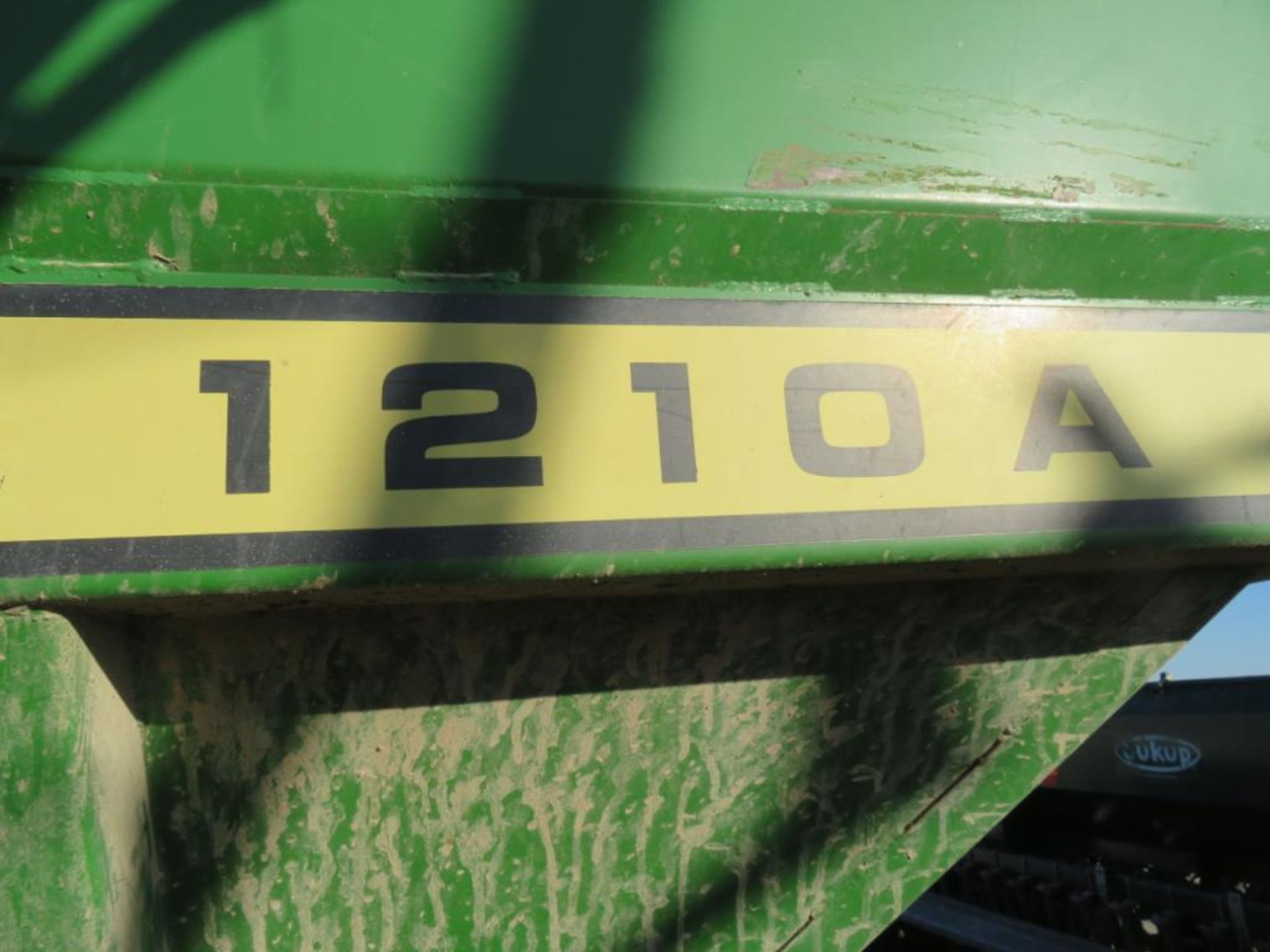 JD 1210 Auger Wagon(Grain Cart) 400 Bushel Gear Box is bad - Image 4 of 5