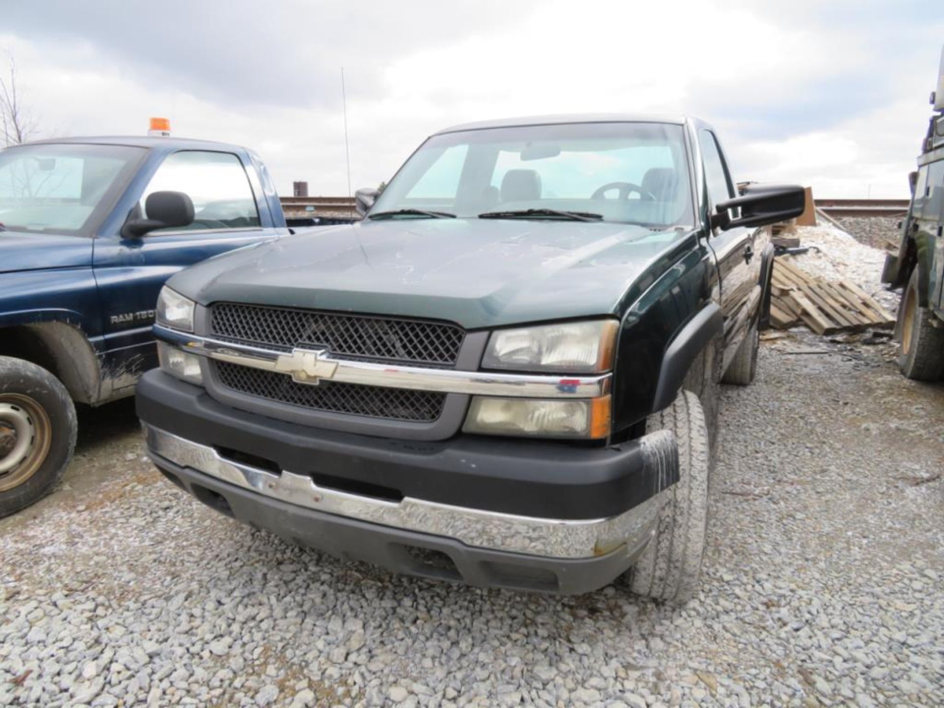 2003 Chevy Pickup (title) 4x4,328,797 miles - Image 2 of 18