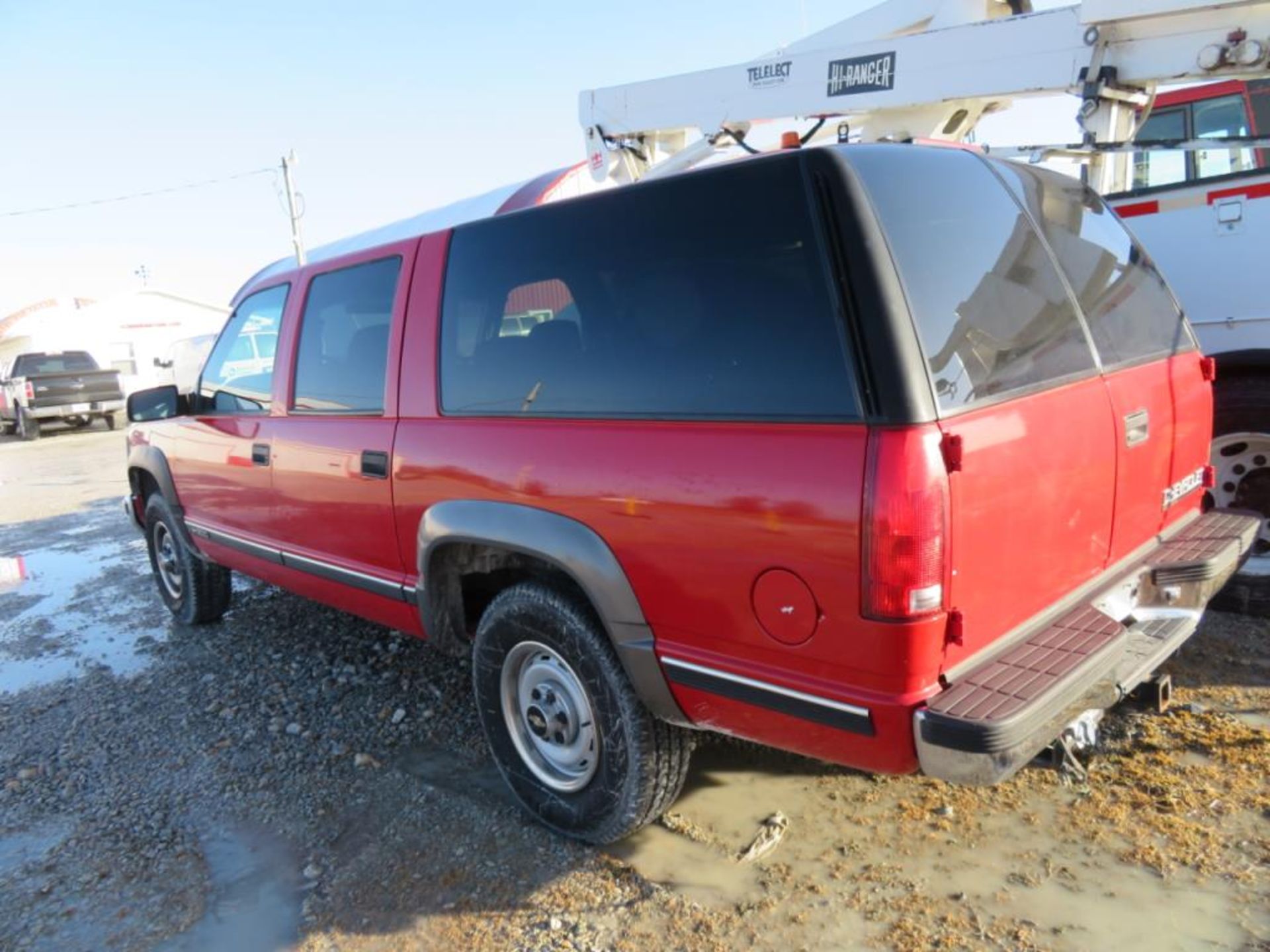 1999 Chevrolet Suburban 53,743 miles (title) 1 owner, 5.7 Ltr gas, missing 3rd seat - Image 7 of 22