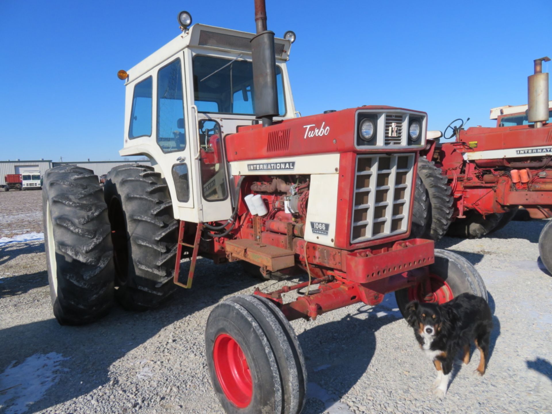 IH 1066 tractor w/cab 4,662 hours serial 2610159U017255 - Image 6 of 8