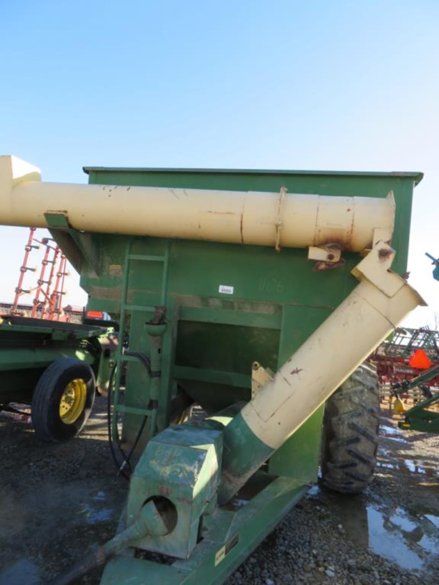 JD 1210 Auger Wagon(Grain Cart) 400 Bushel Gear Box is bad - Image 2 of 5