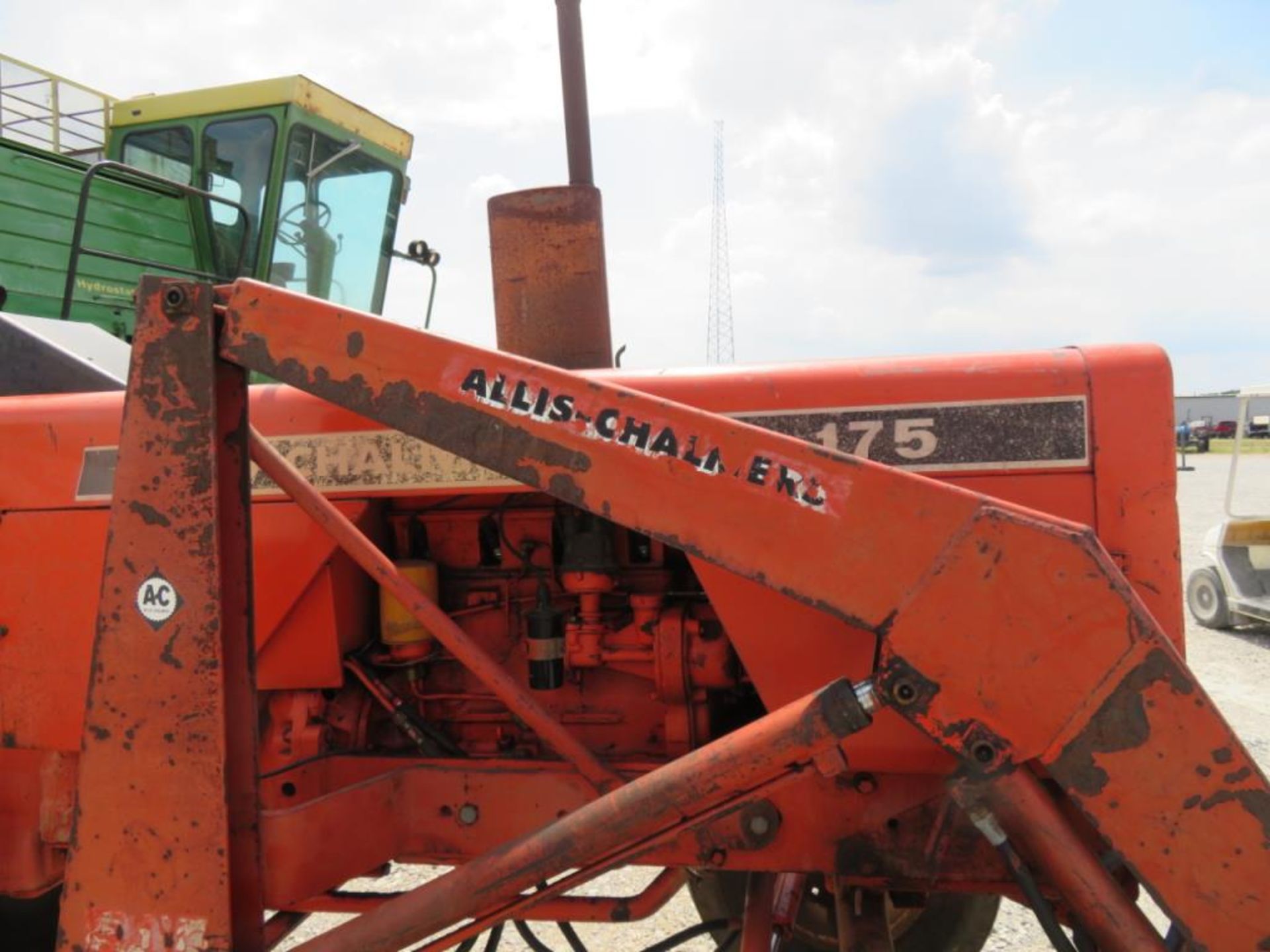 1974 Allis Chalmers 175 gas tractor wide front, w/Allis Chalmers 517 loader (runs excellent) - Image 6 of 20