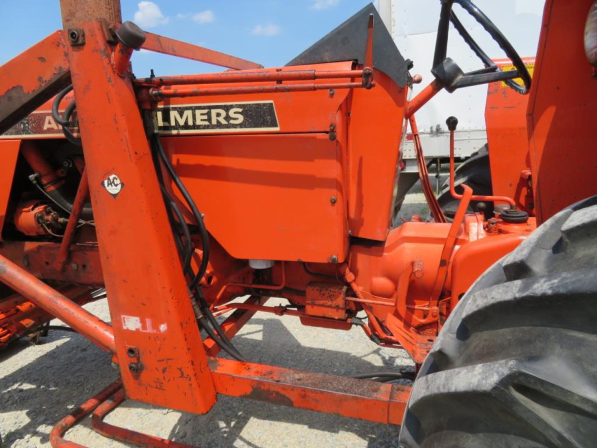 1974 Allis Chalmers 175 gas tractor wide front, w/Allis Chalmers 517 loader (runs excellent) - Image 12 of 20