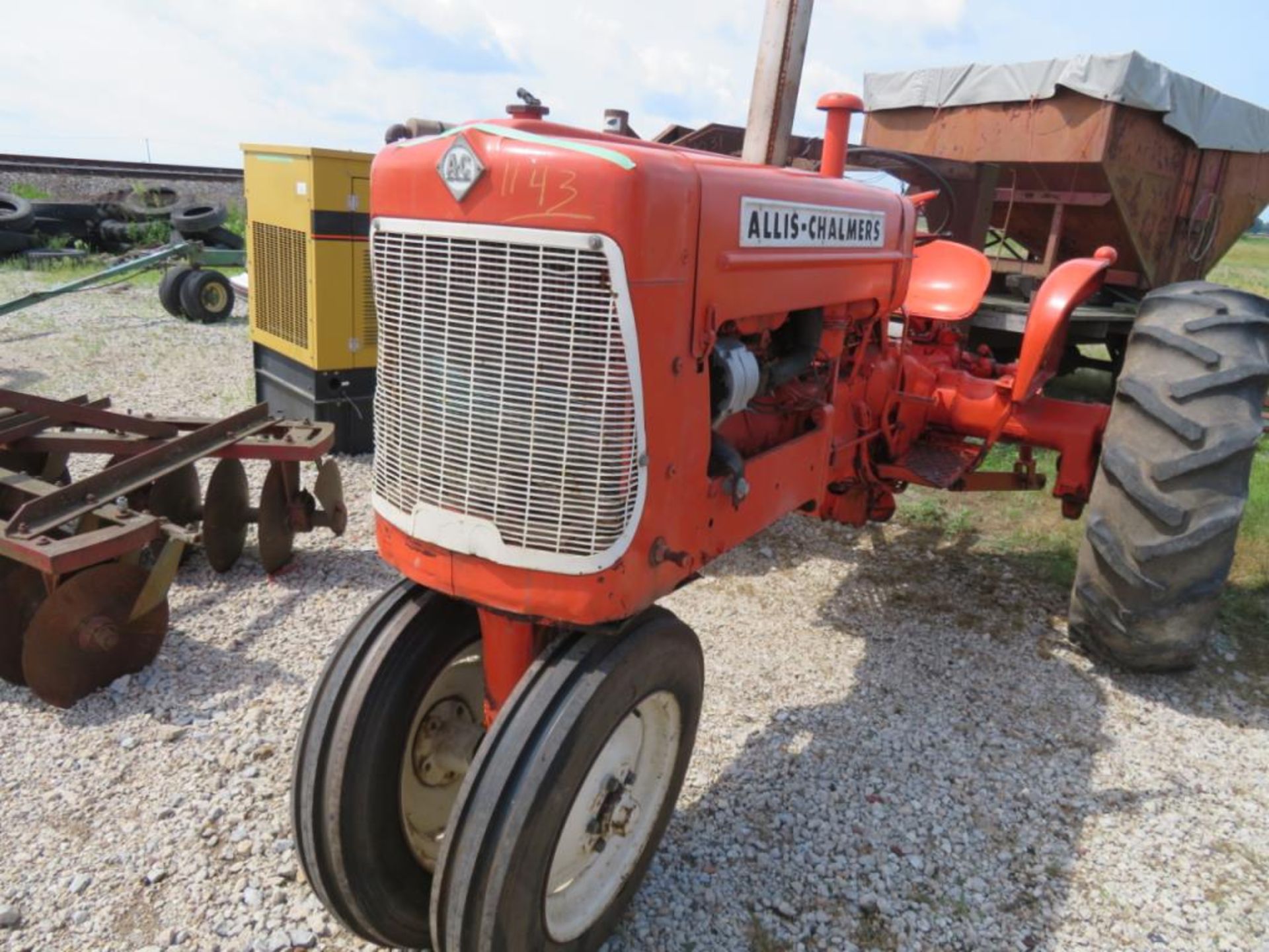 Allis Chalmers D-14 gas tractor narrow front, runs good - Image 2 of 6