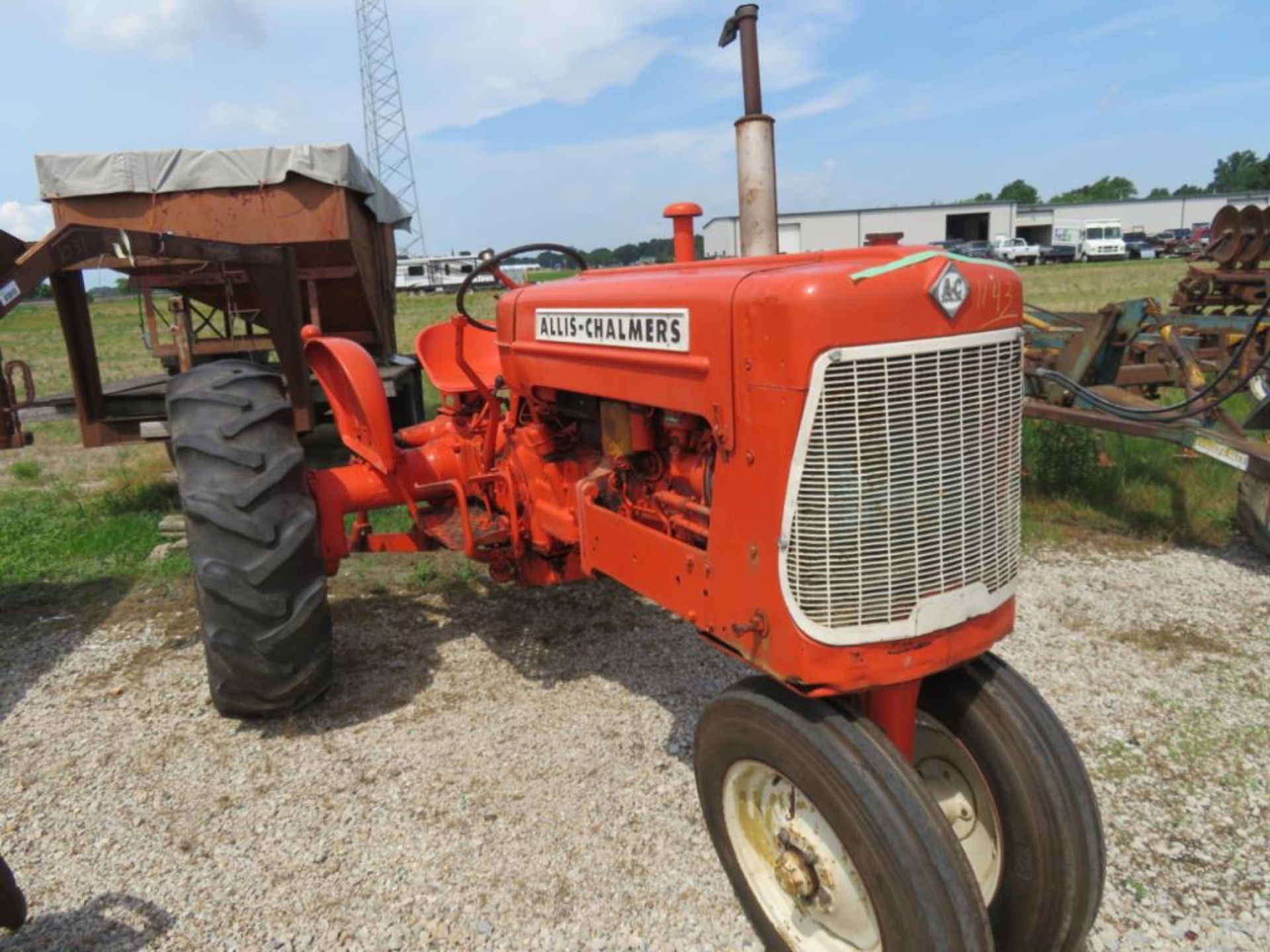 Allis Chalmers D-14 gas tractor narrow front, runs good