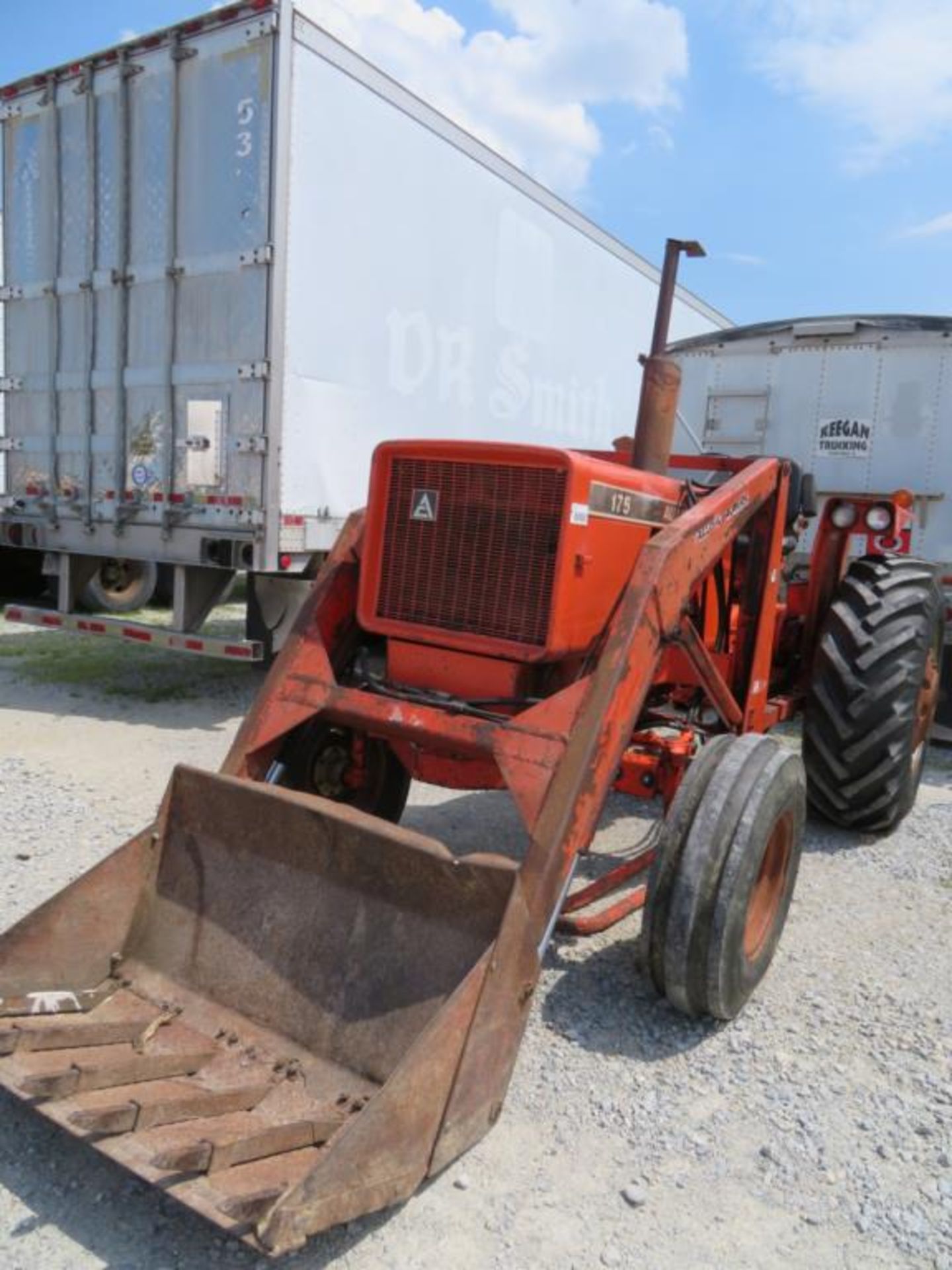 1974 Allis Chalmers 175 gas tractor wide front, w/Allis Chalmers 517 loader (runs excellent) - Image 18 of 20