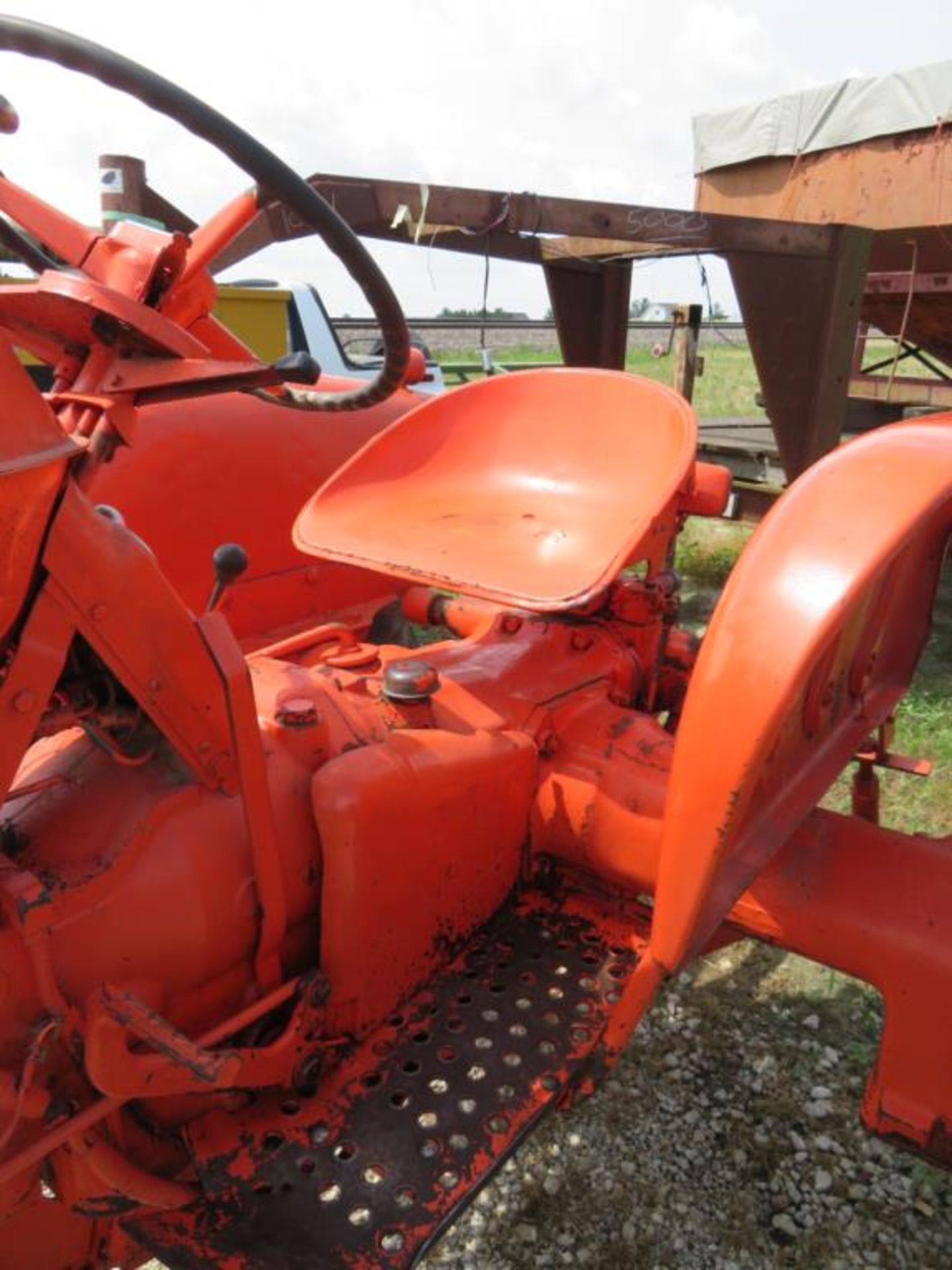 Allis Chalmers D-14 gas tractor narrow front, runs good - Image 4 of 6