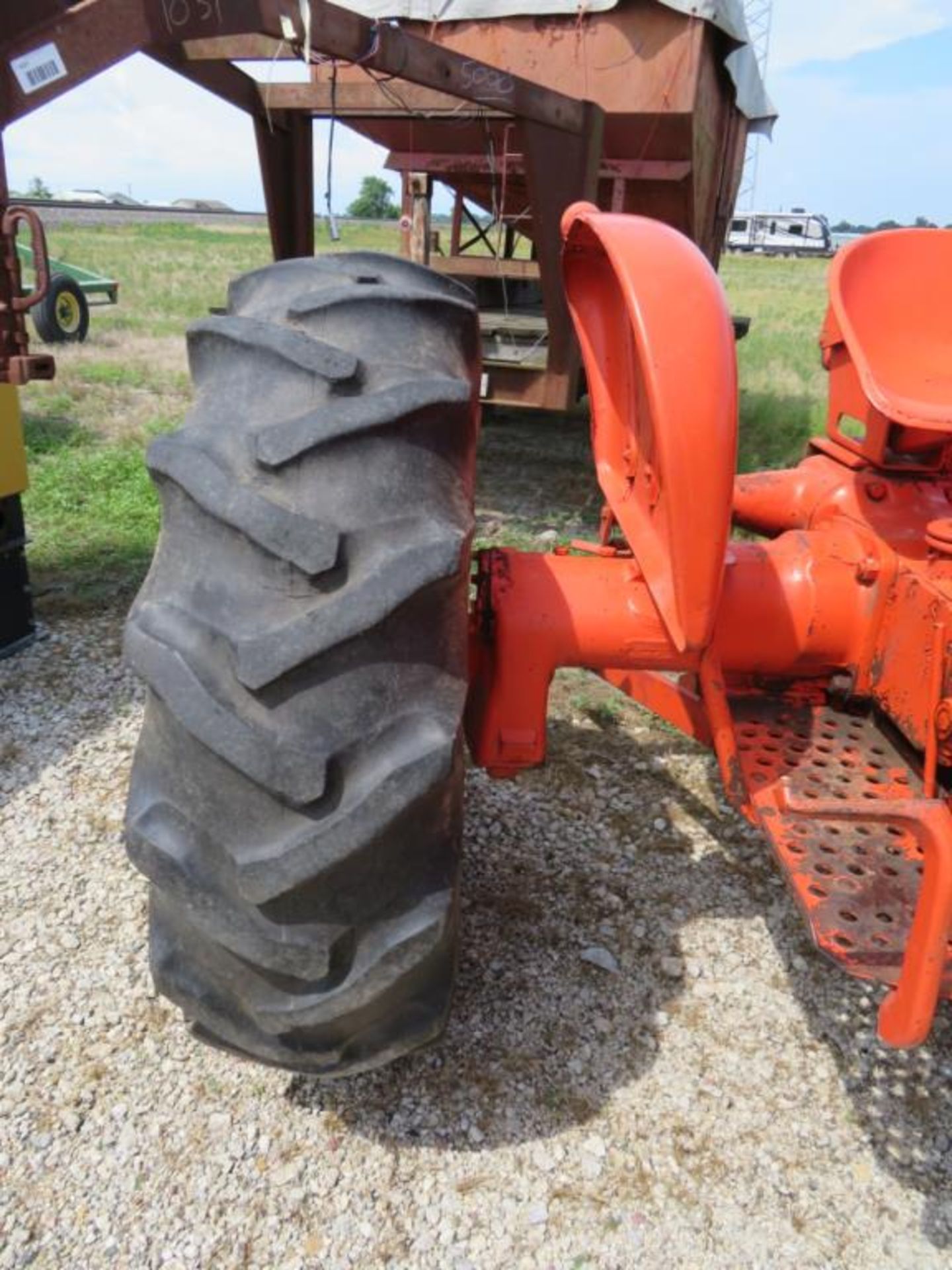 Allis Chalmers D-14 gas tractor narrow front, runs good - Image 5 of 6