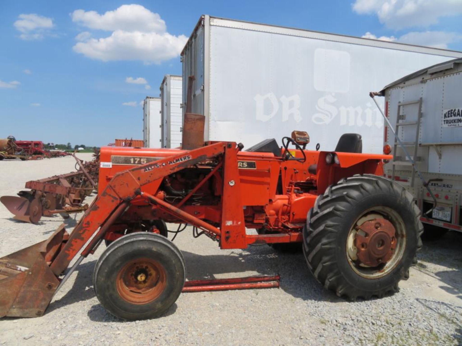 1974 Allis Chalmers 175 gas tractor wide front, w/Allis Chalmers 517 loader (runs excellent) - Image 14 of 20