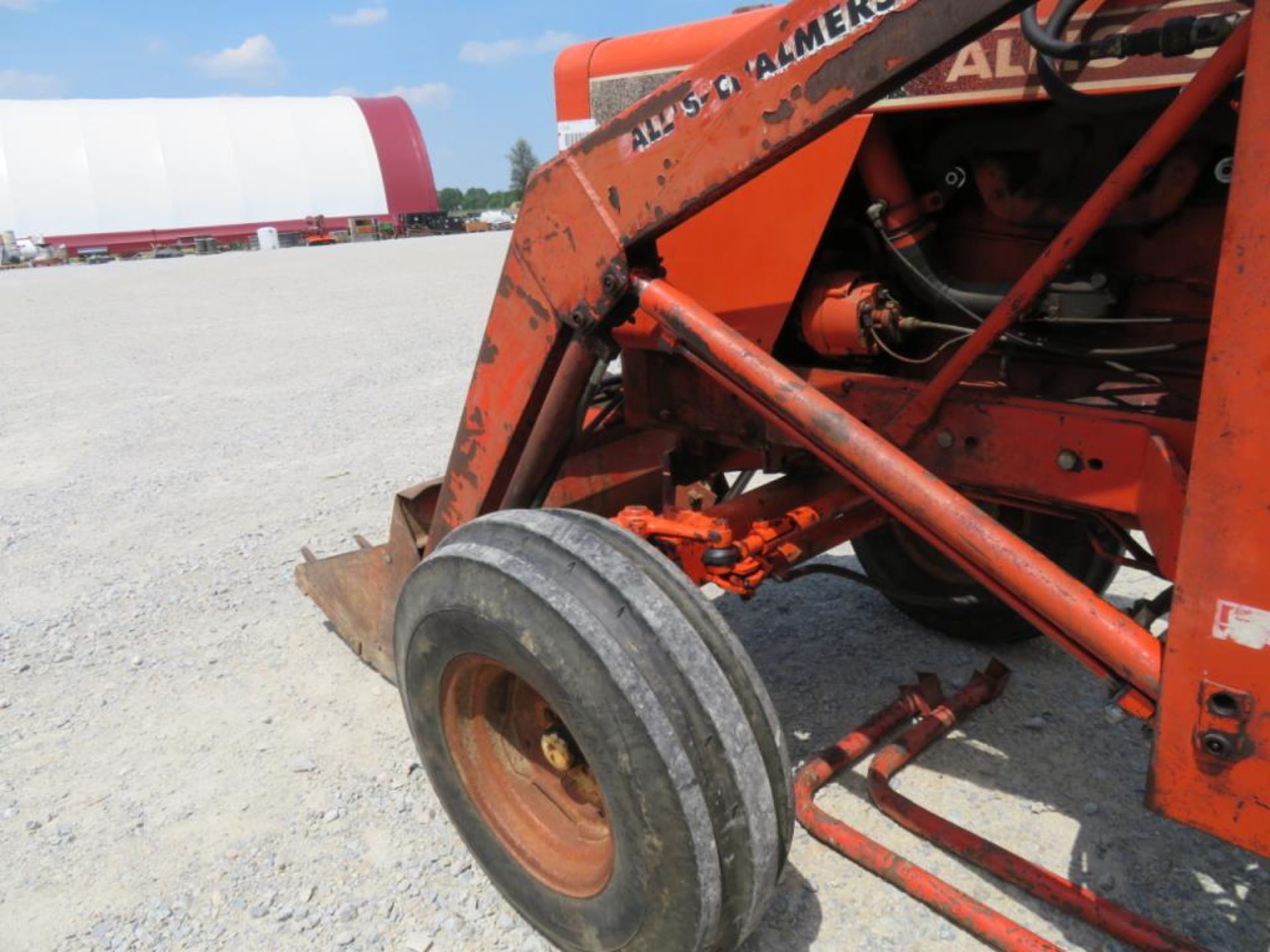 1974 Allis Chalmers 175 gas tractor wide front, w/Allis Chalmers 517 loader (runs excellent) - Image 13 of 20