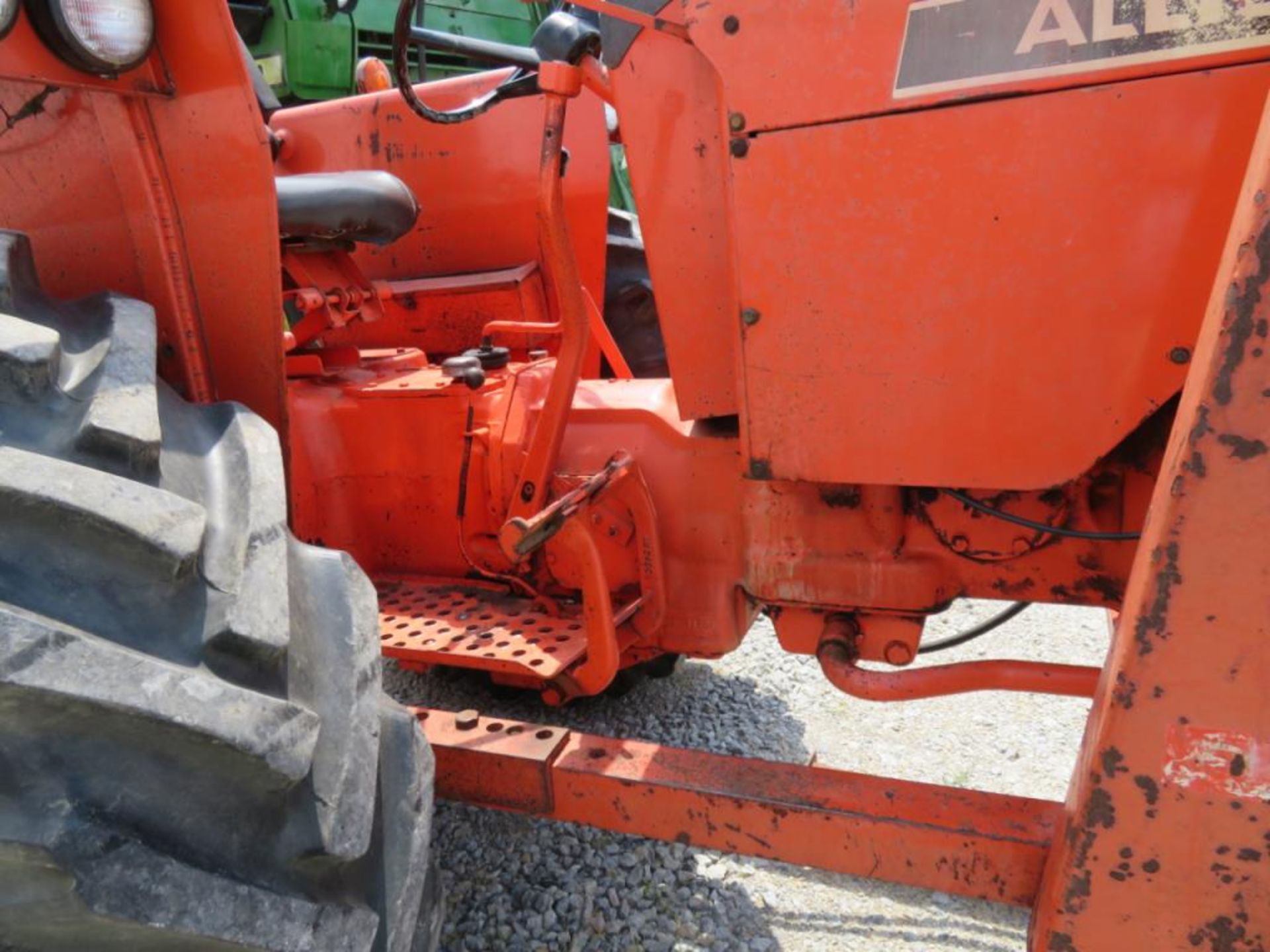 1974 Allis Chalmers 175 gas tractor wide front, w/Allis Chalmers 517 loader (runs excellent) - Image 7 of 20