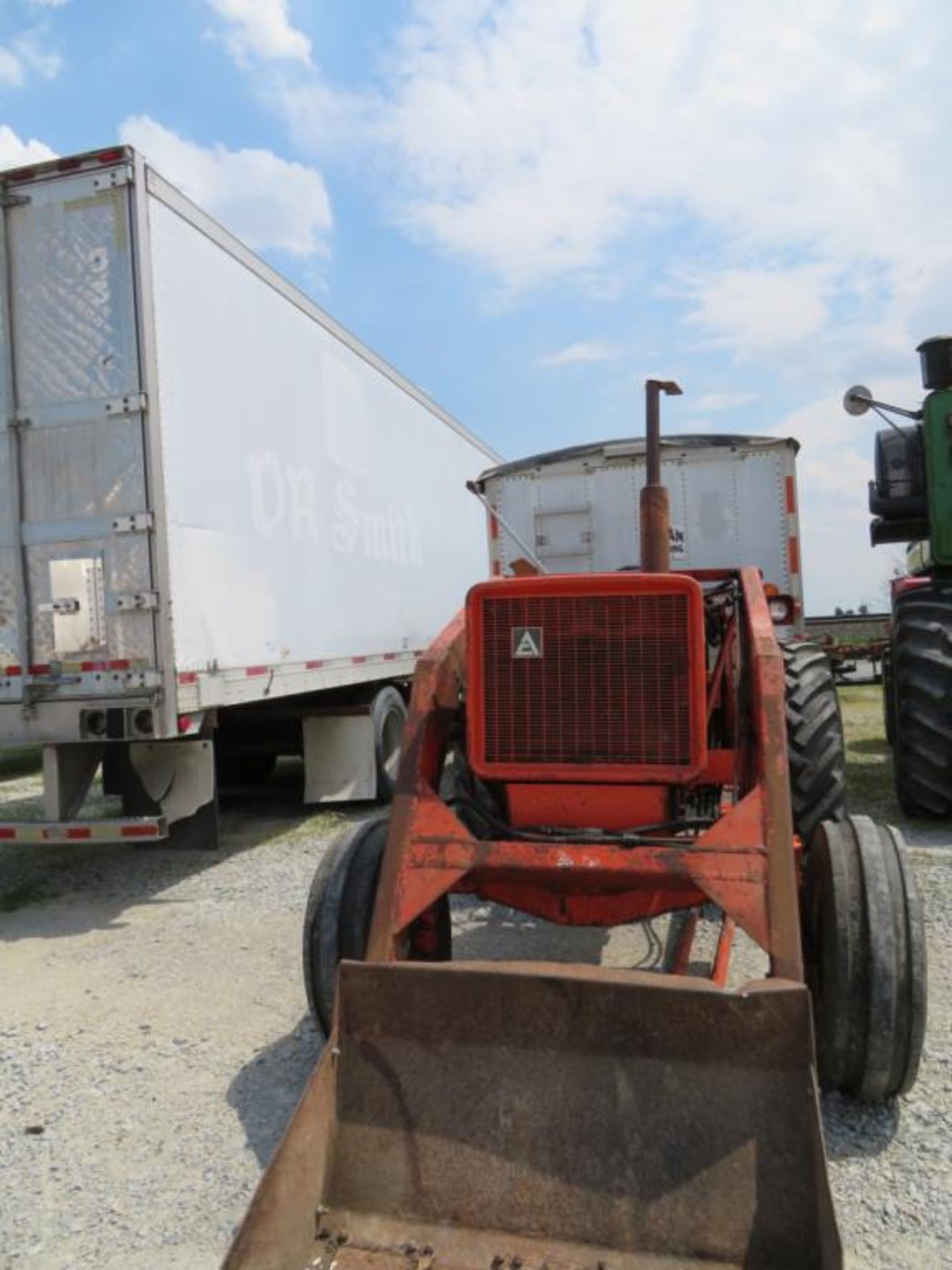 1974 Allis Chalmers 175 gas tractor wide front, w/Allis Chalmers 517 loader (runs excellent) - Image 19 of 20