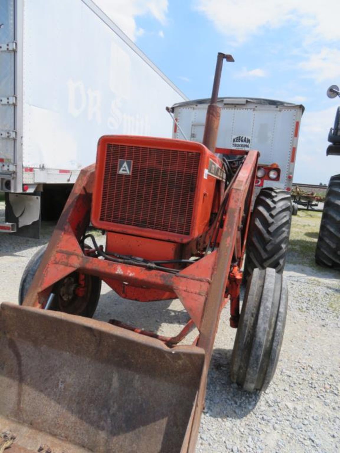 1974 Allis Chalmers 175 gas tractor wide front, w/Allis Chalmers 517 loader (runs excellent) - Image 2 of 20