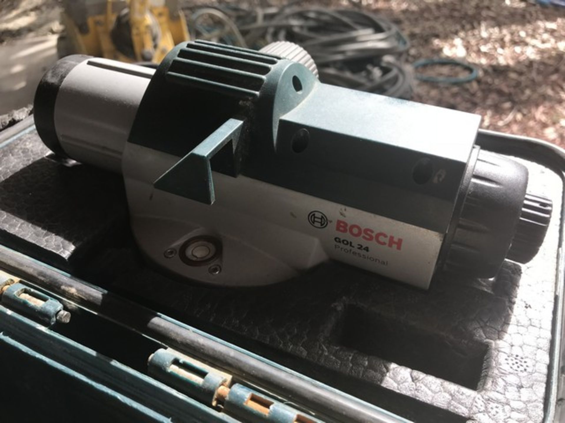 BOSCH GOL24 PROFESSIONAL SURVEYOR OPTICAL LEVEL - Image 2 of 2