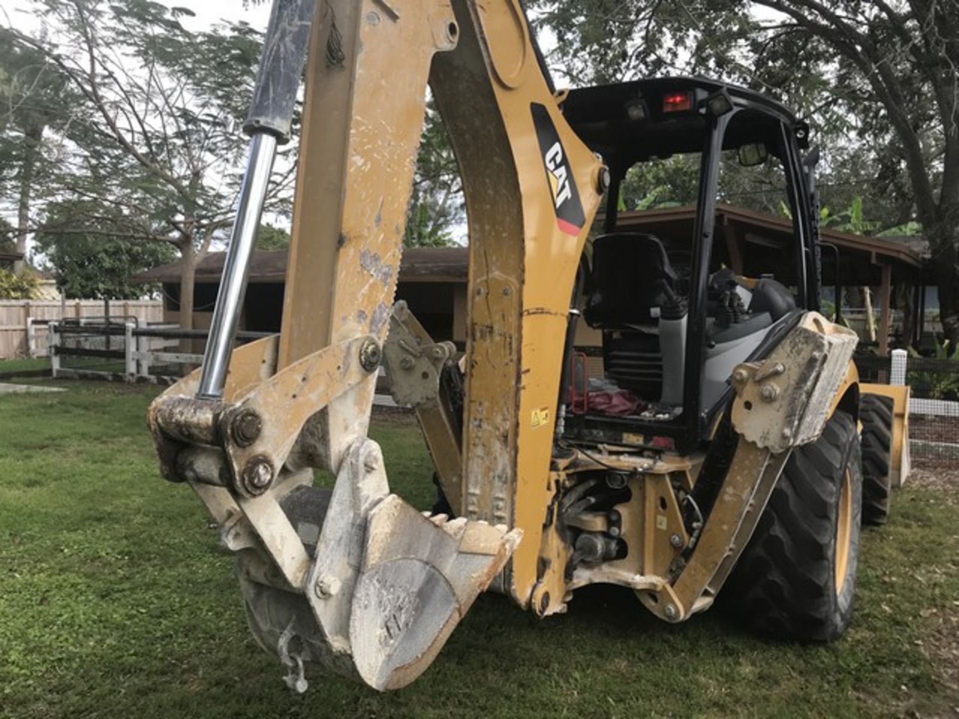 CAT 420F COMBINATION BACKHOE WITH BUCKET & BACKHOE - CAT0420FCSKR02081 - 3,874 HOURS - Image 13 of 23