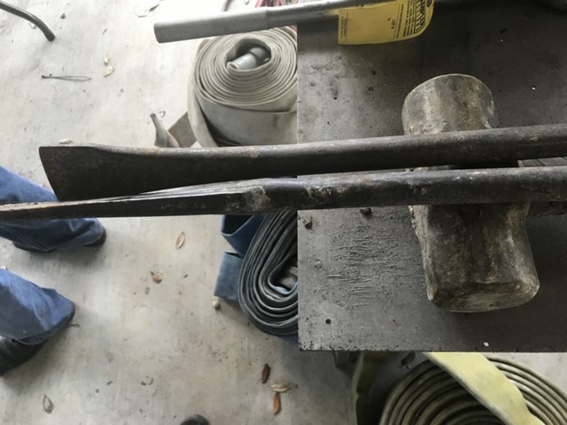 ASSORTED ITEMS - 1 SLEDGE HAMMER / 2 BREAKER BARS - Image 2 of 2