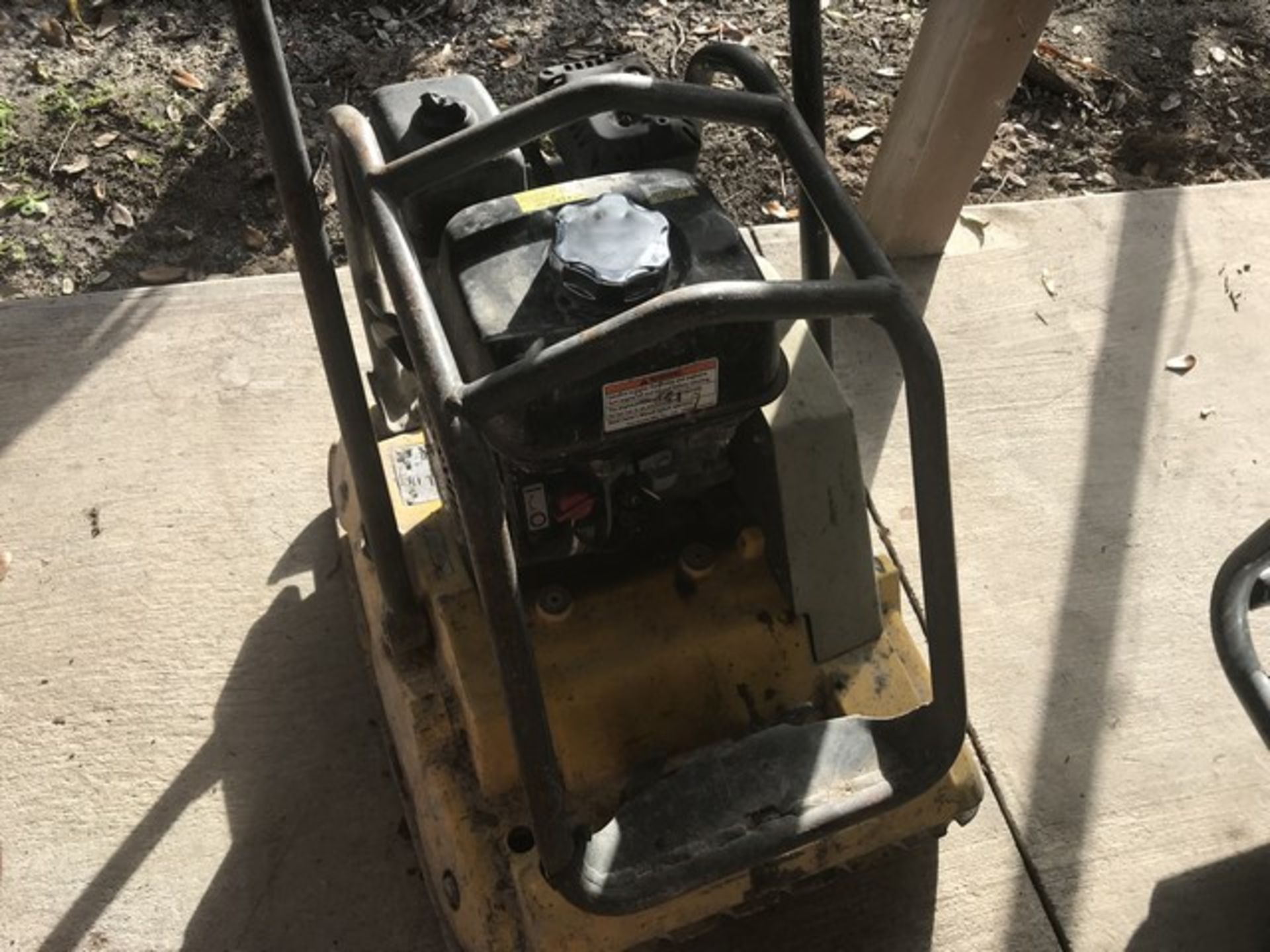 WACKER NEUSON BPU4045A PLATE COMPACTOR WITH GASOLINE ENGINE - Image 2 of 5