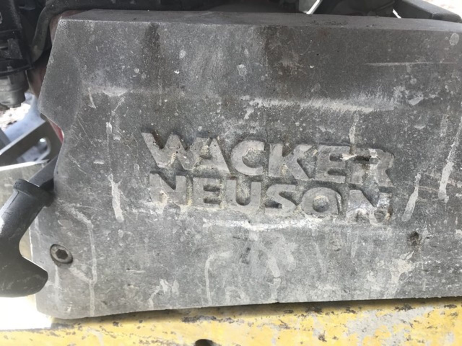 WACKER NEUSON BPU4045A PLATE COMPACTOR WITH GASOLINE ENGINE - Image 2 of 5