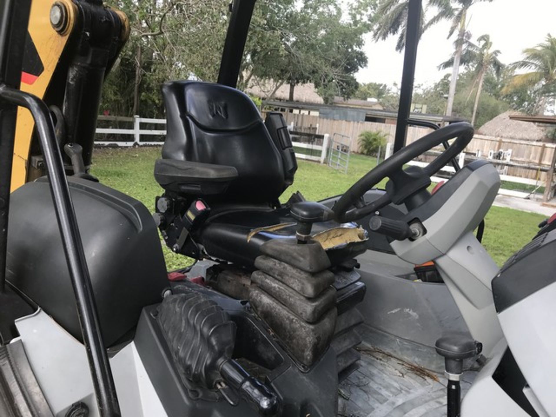 CAT 420F COMBINATION BACKHOE WITH BUCKET & BACKHOE - CAT0420FCSKR02081 - 3,874 HOURS - Image 5 of 23