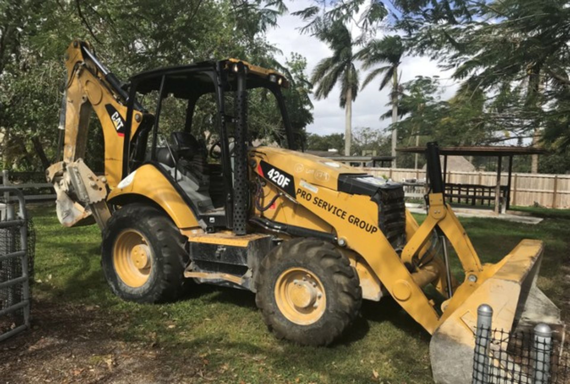 CAT 420F COMBINATION BACKHOE WITH BUCKET & BACKHOE - CAT0420FCSKR02081 - 3,874 HOURS