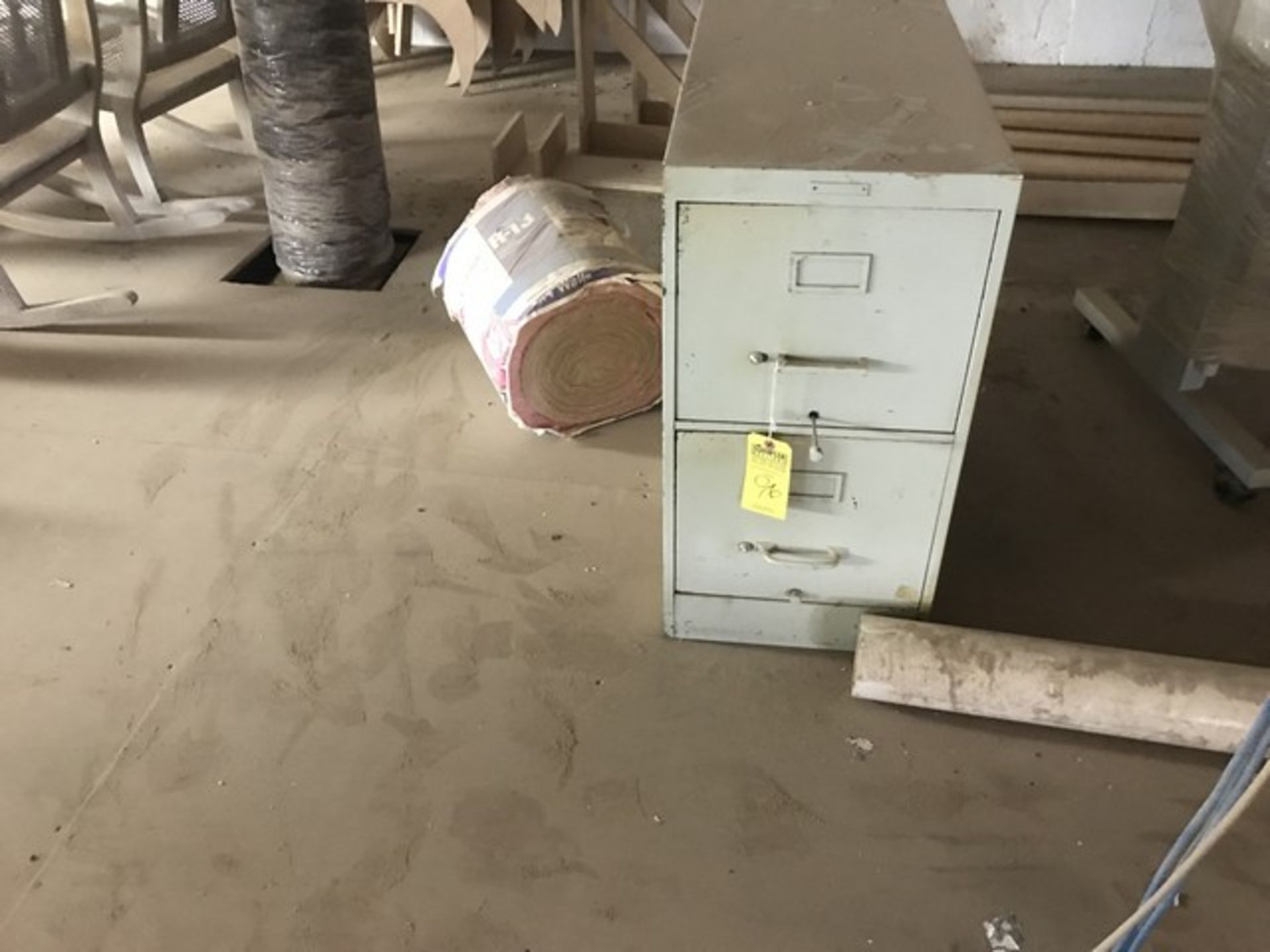 FILE CABINET WITH 2 DRAWERS