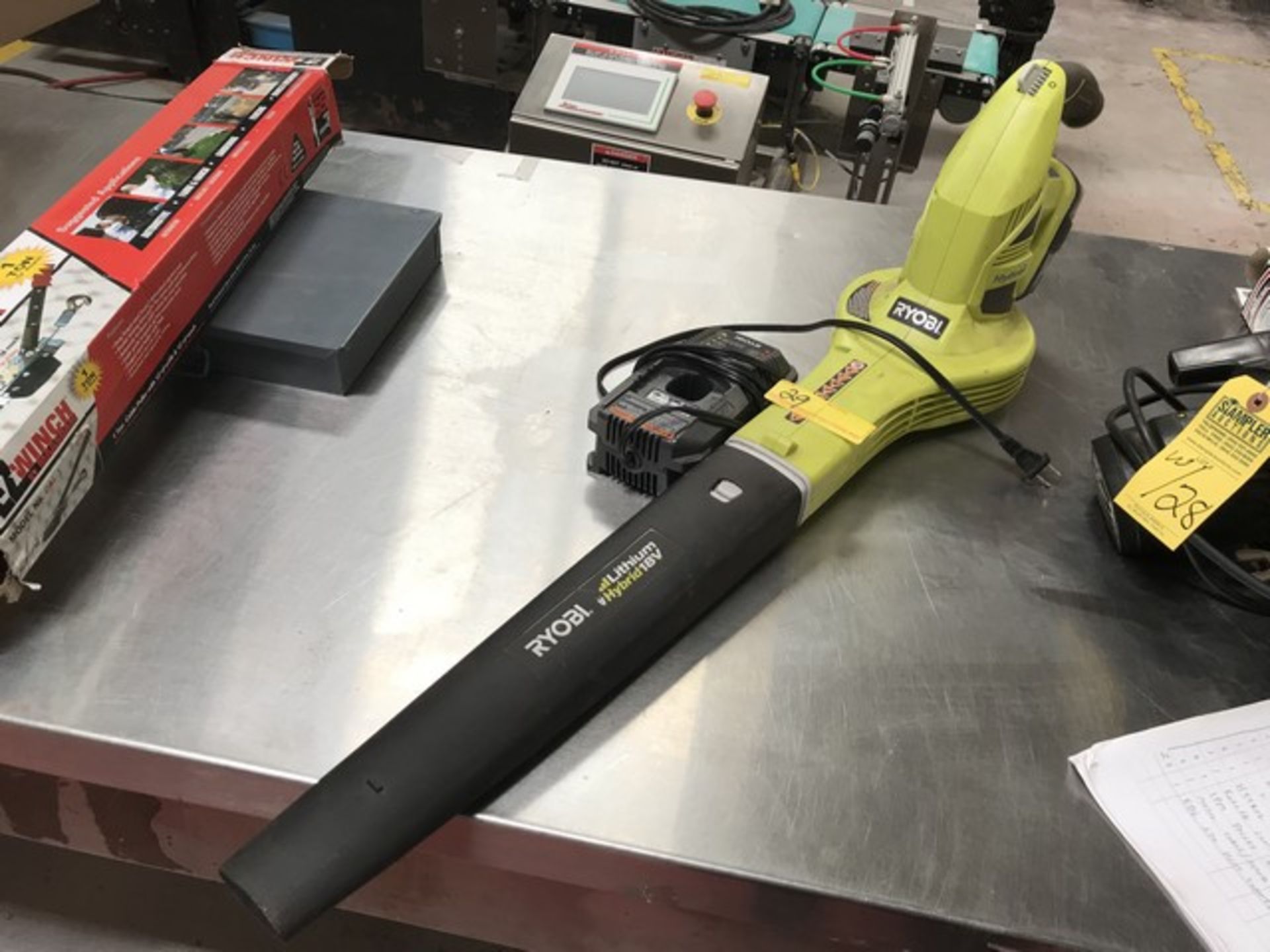 RYOBI CORDLESS BLOWER WITH BATTERY & CHARGER - 18V