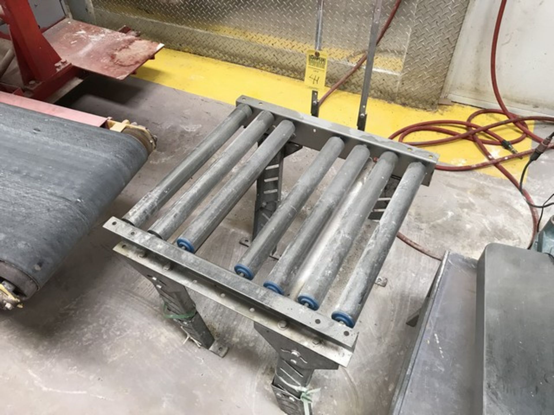 2' ROLLER CONVEYOR