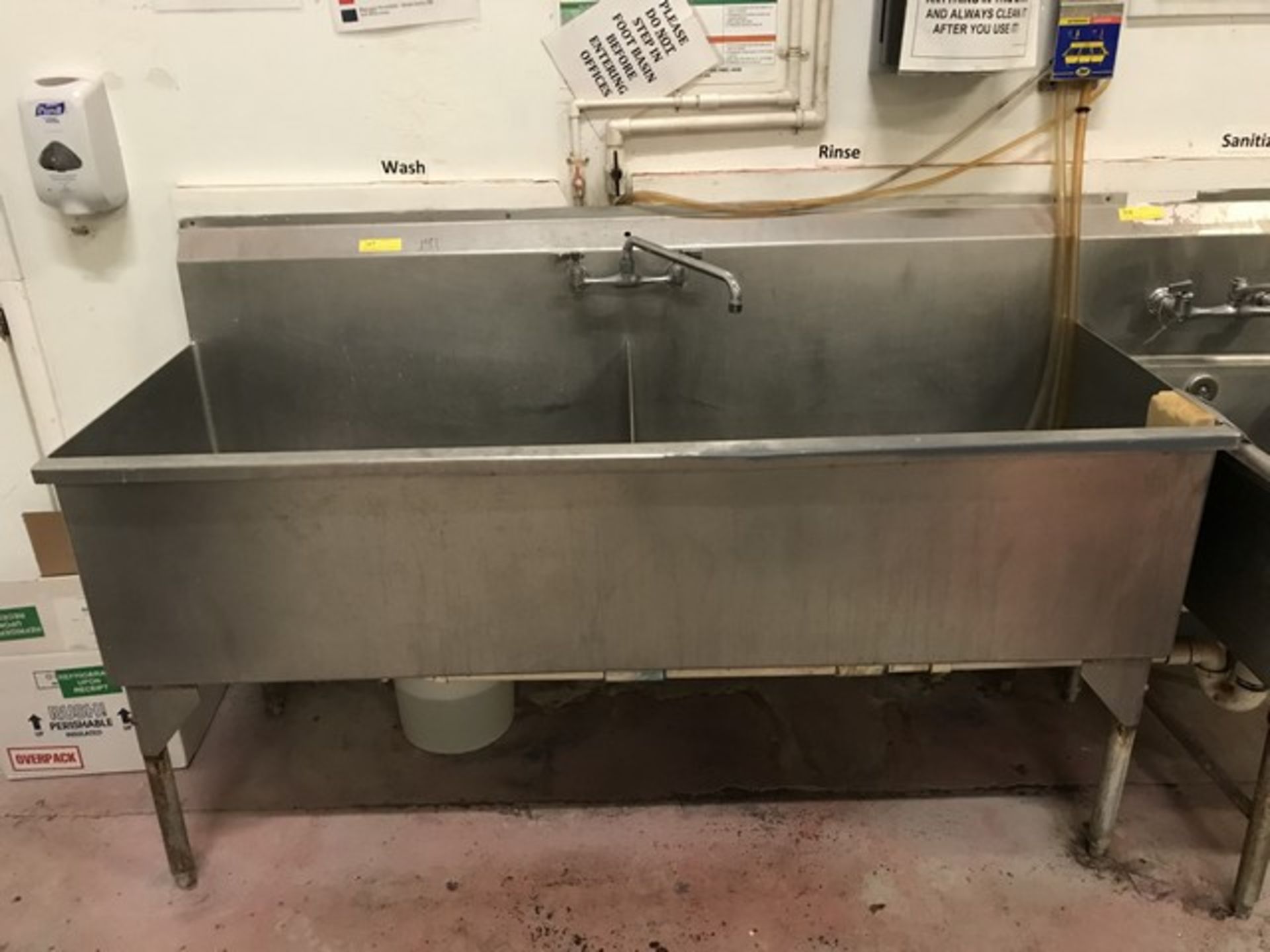 STAINLESS STEEL DOUBLE SINK