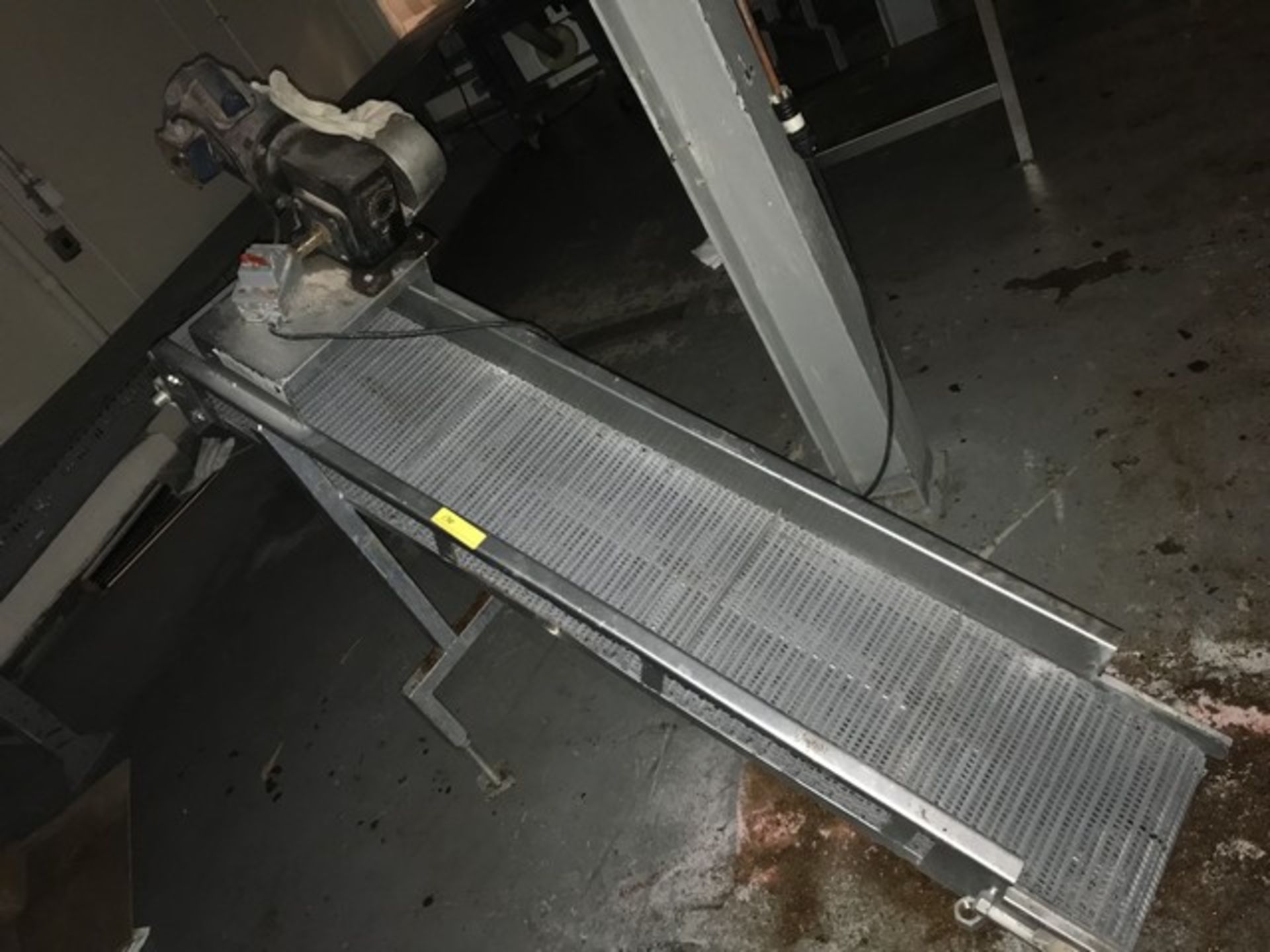 VERTICAL CONVEYOR WITH LEESON MOTOR