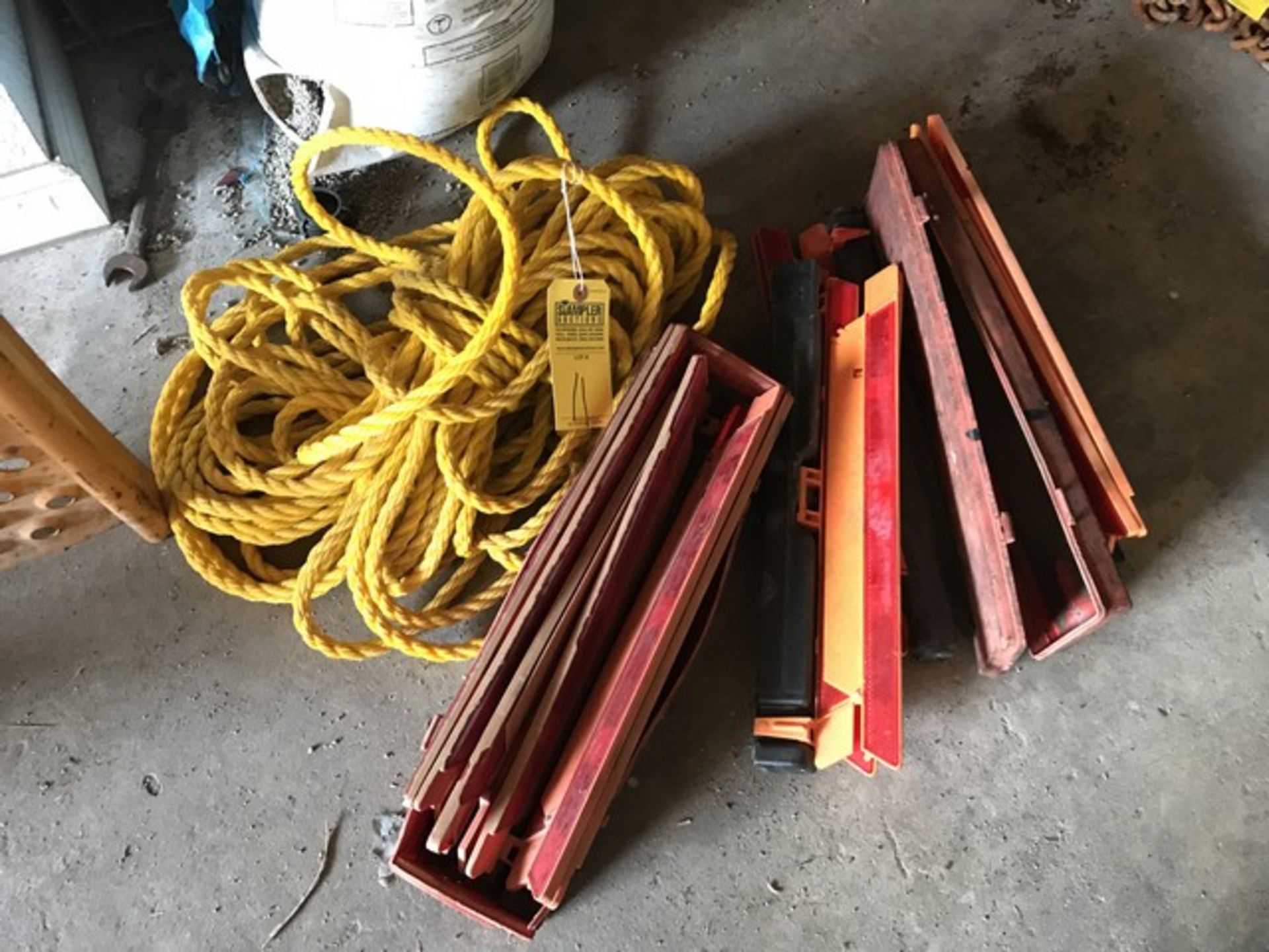 LOT ROPE & CAUTION REFLECTORS