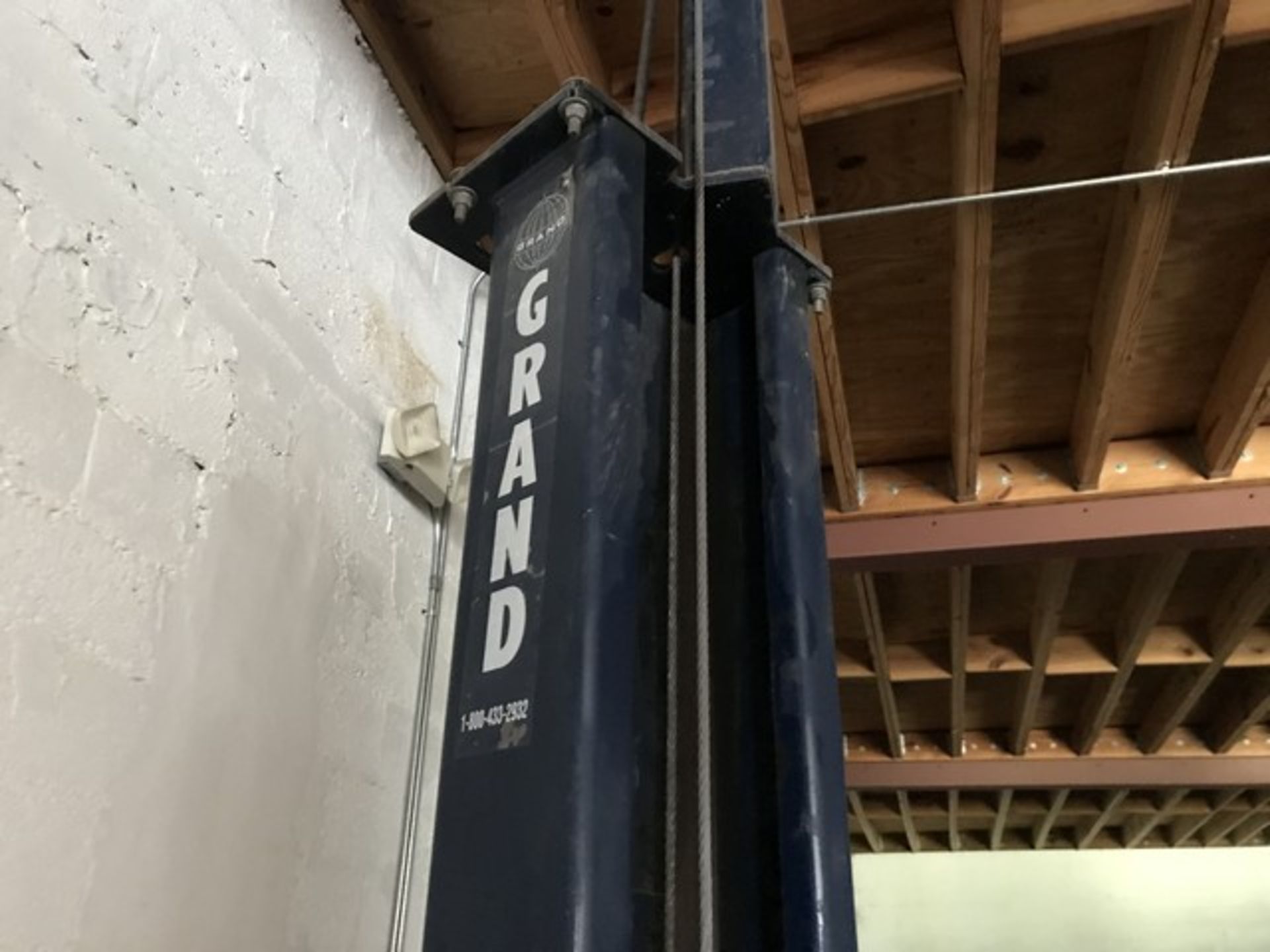 GRAND 9000LB 2-POST LIFT - Image 2 of 5