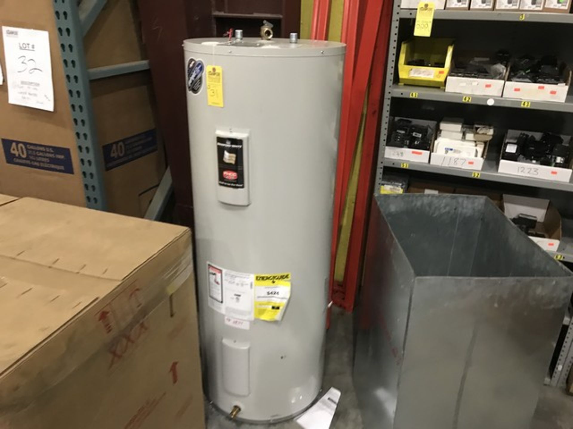 BRADFORD WHITE ELECTRIC WATER HEATER - 50 GALLON / 4500W (NEW / NO BOX)