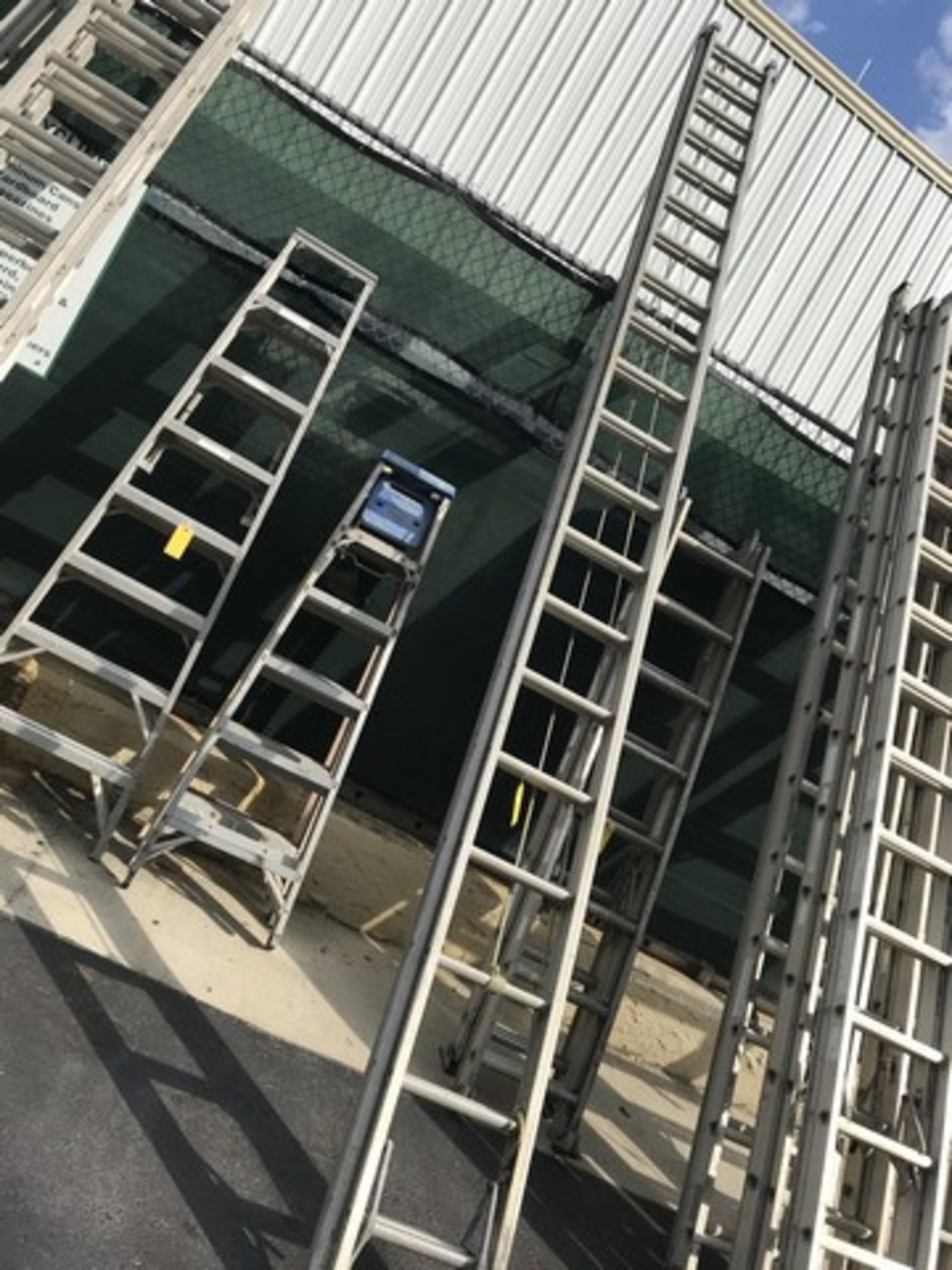 ALUMINUM EXTENSION LADDER - 42'