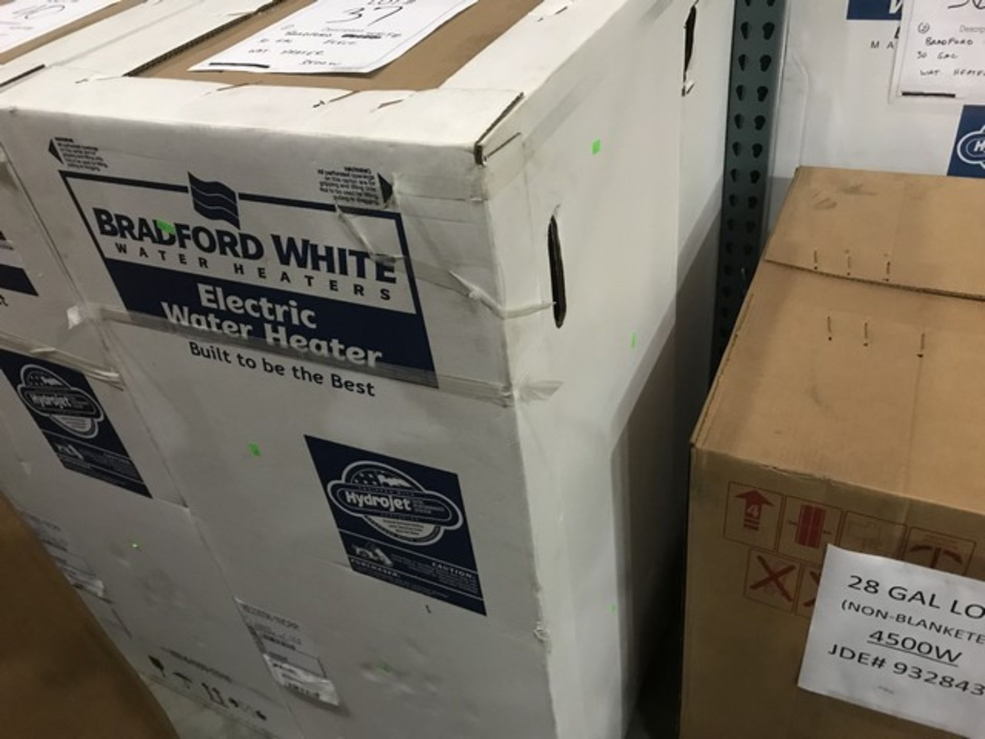 BRADFORD WHITE ELECTRIC WATER HEATER - 30 GALLON / 3500W (NEW)