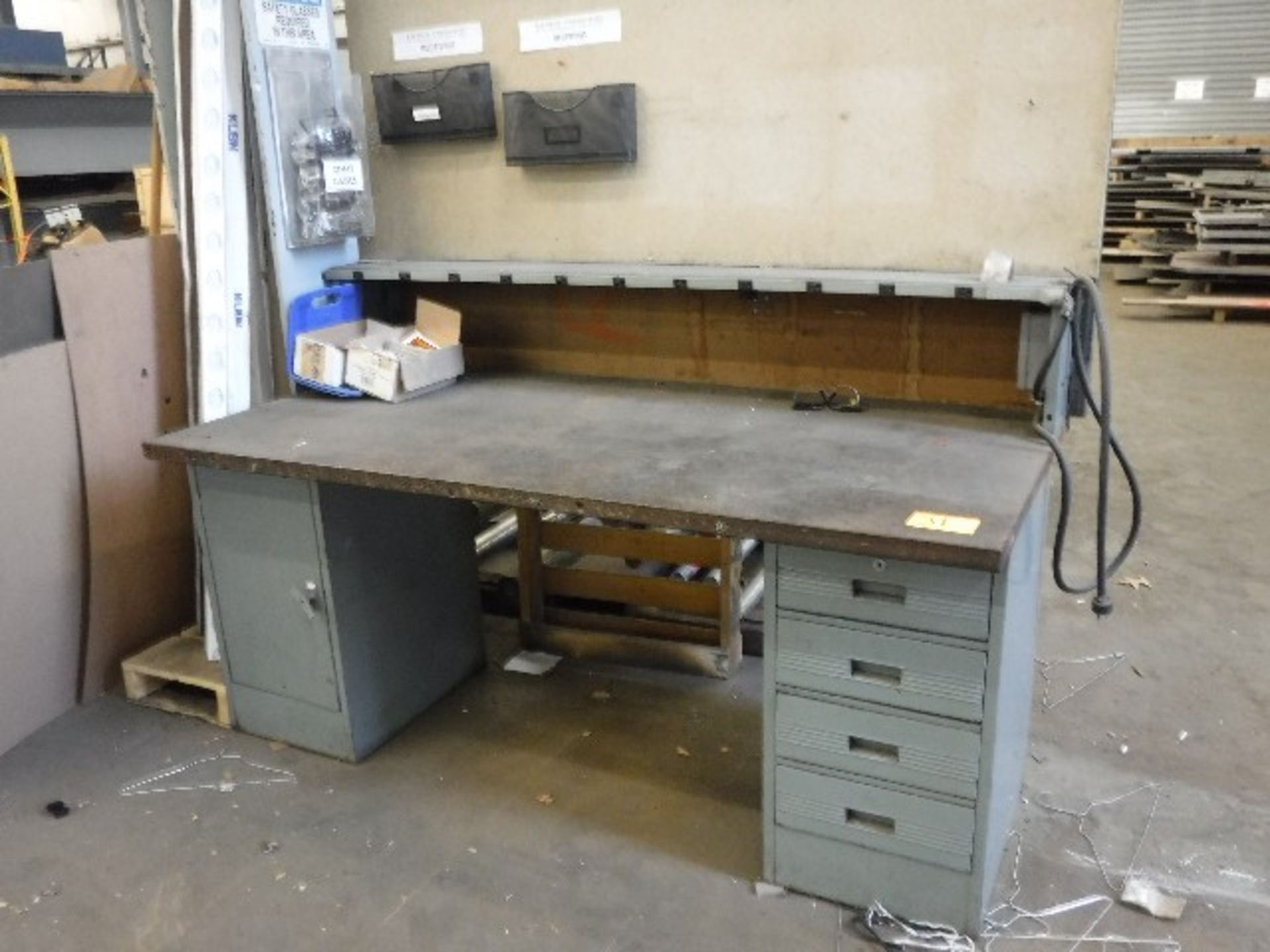 LOT: DESK & CONTENTS