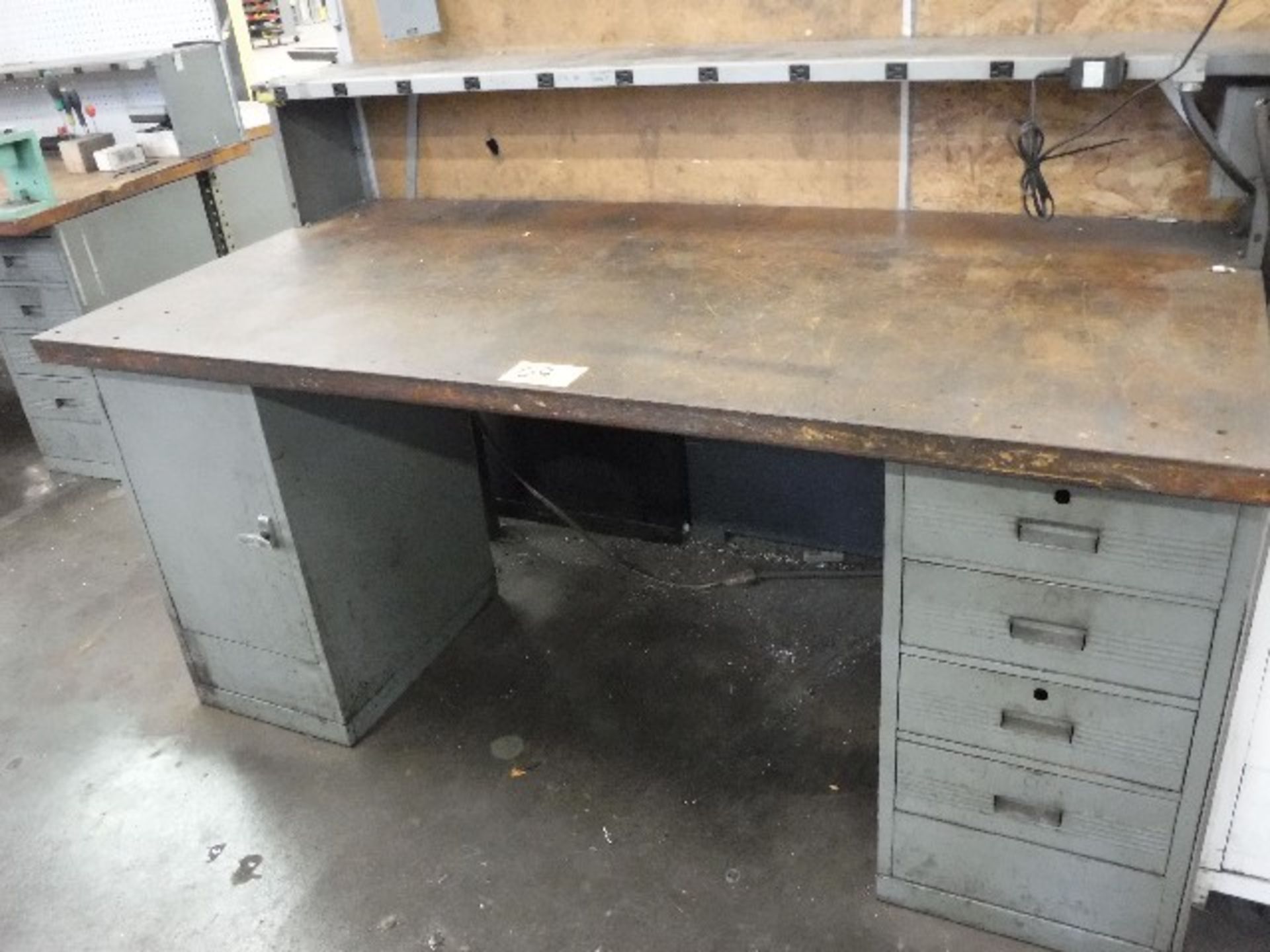 LOT: DESK W/ CONTENTS