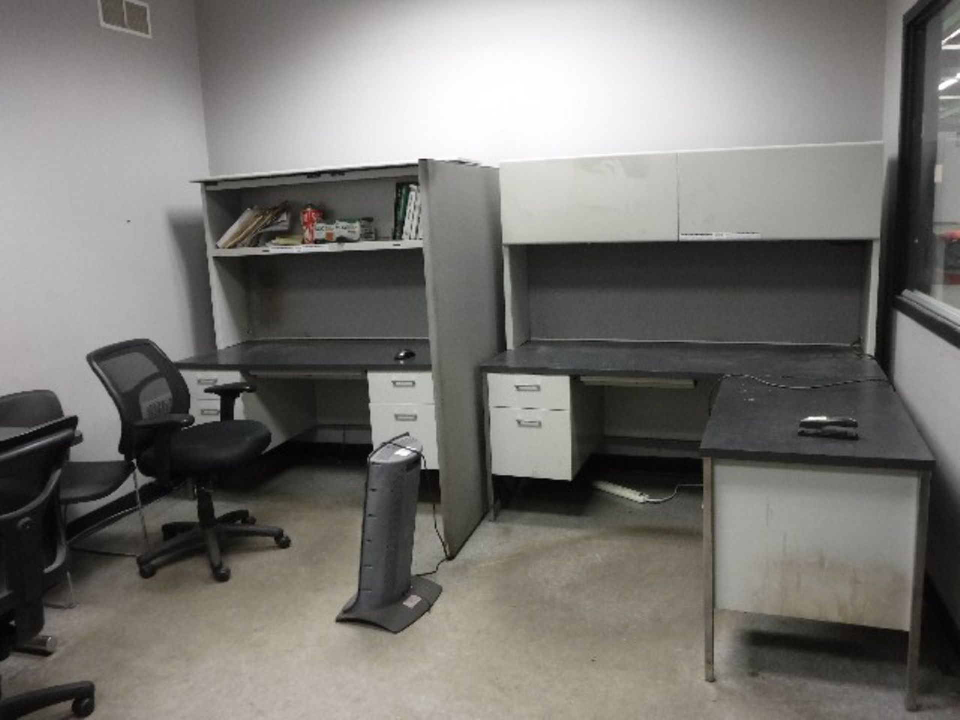 LOT: CONTENTS OF OFFICE