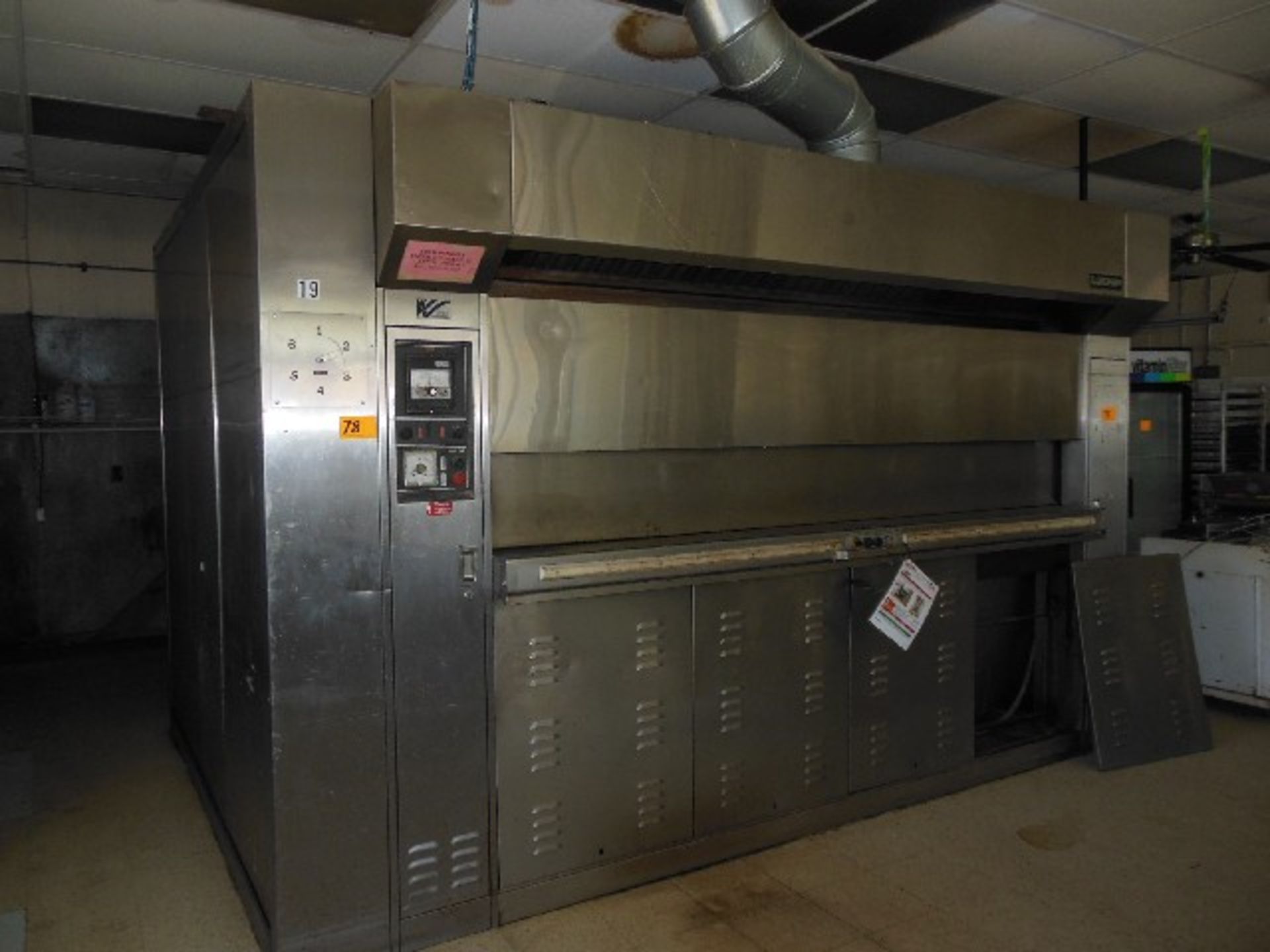 LUCKS 36-PAN ROTARY GAS OVEN