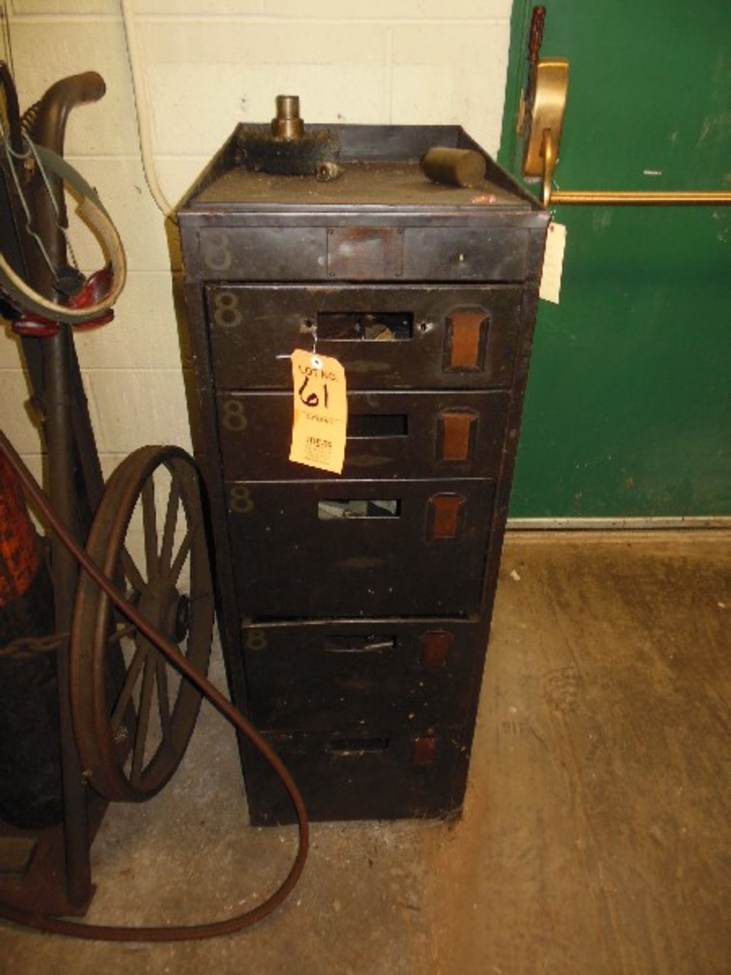 LOT: CABINET W/ CONTENTS