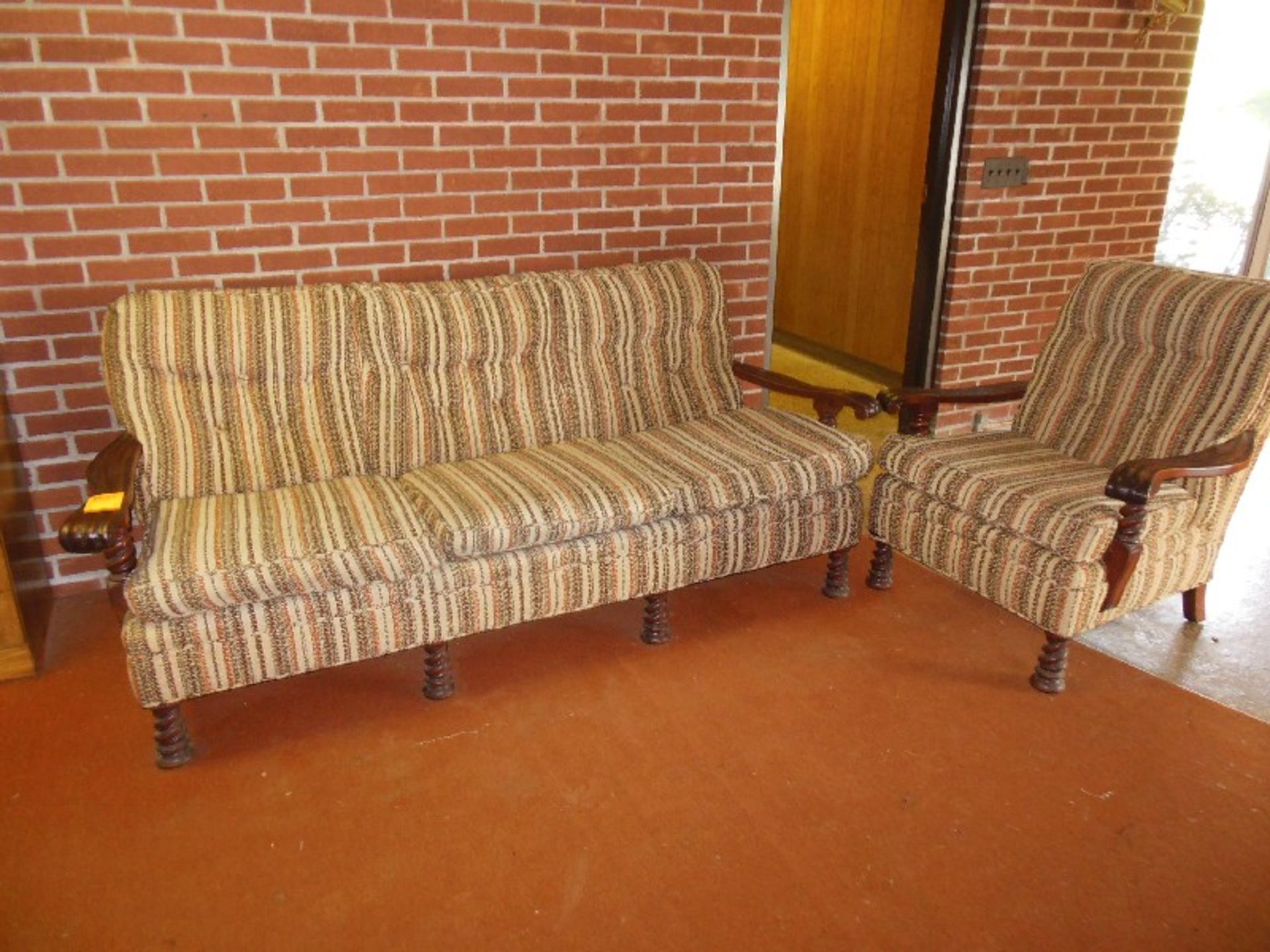 LOT: SOFAS & CHAIRS