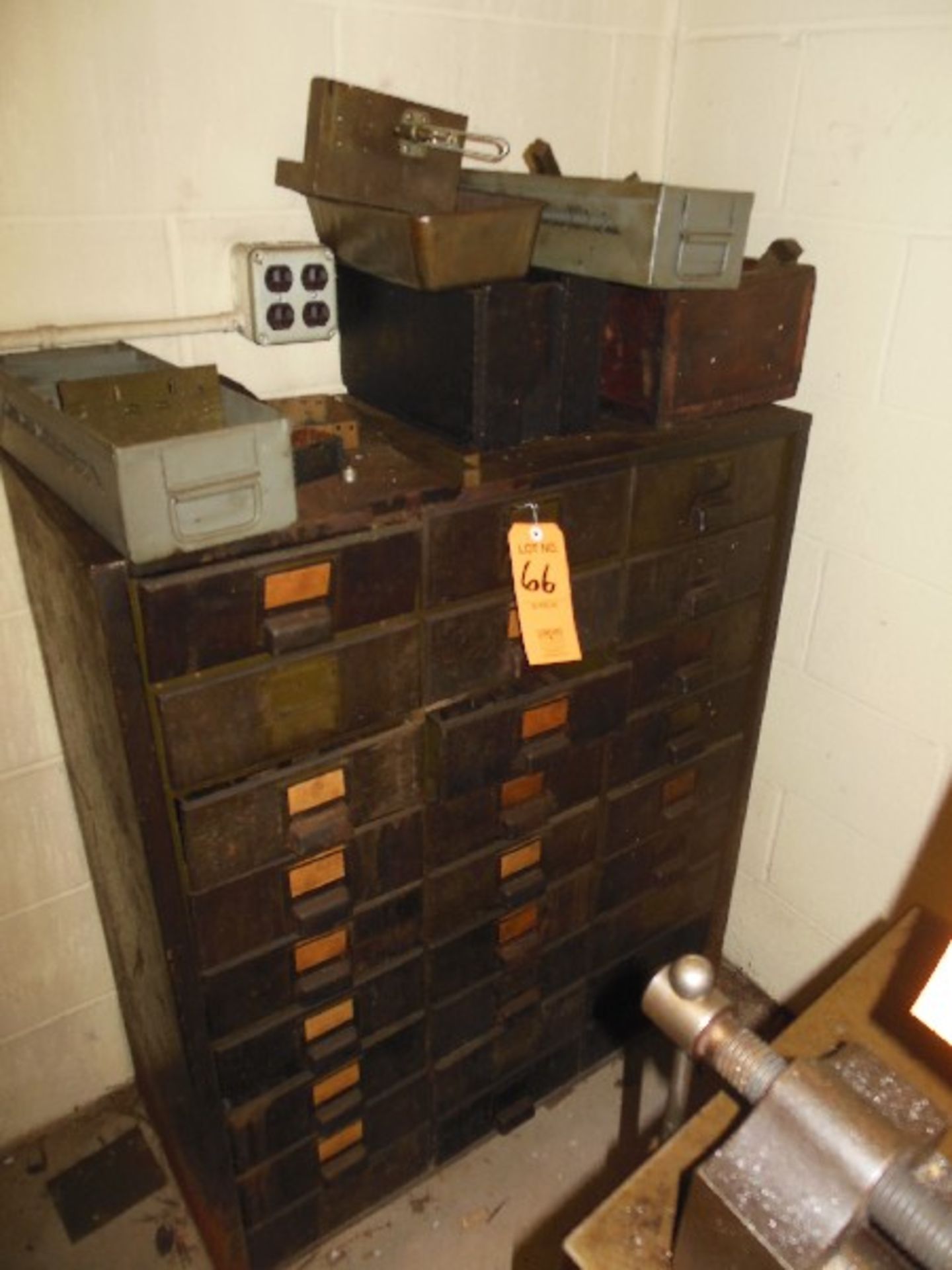 LOT: CABINET W/ CONTENTS