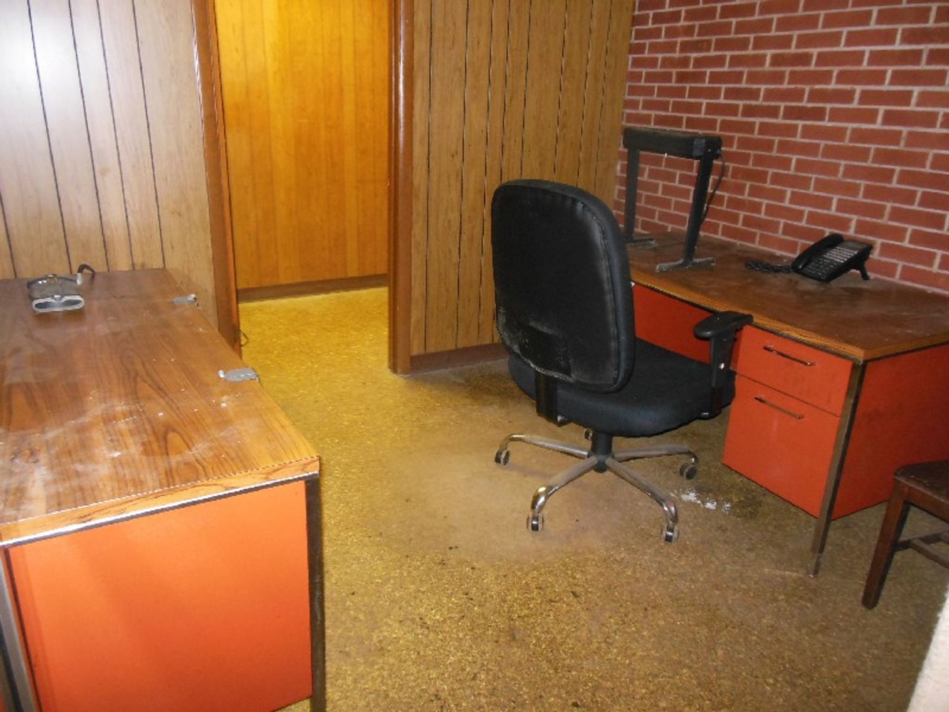 LOT: OFFICE CONTENTS & CABINETS