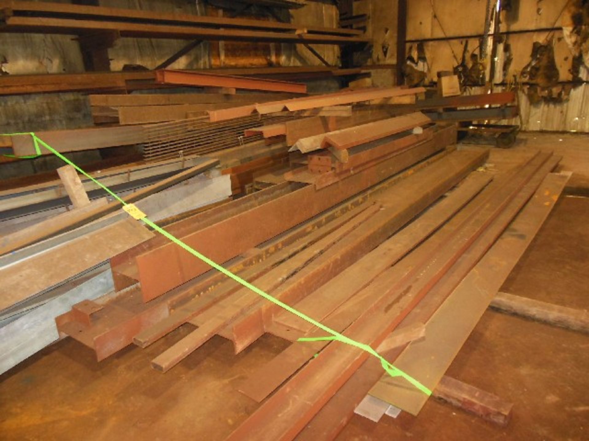 LOT: STEEL SHAPES ON FLOOR