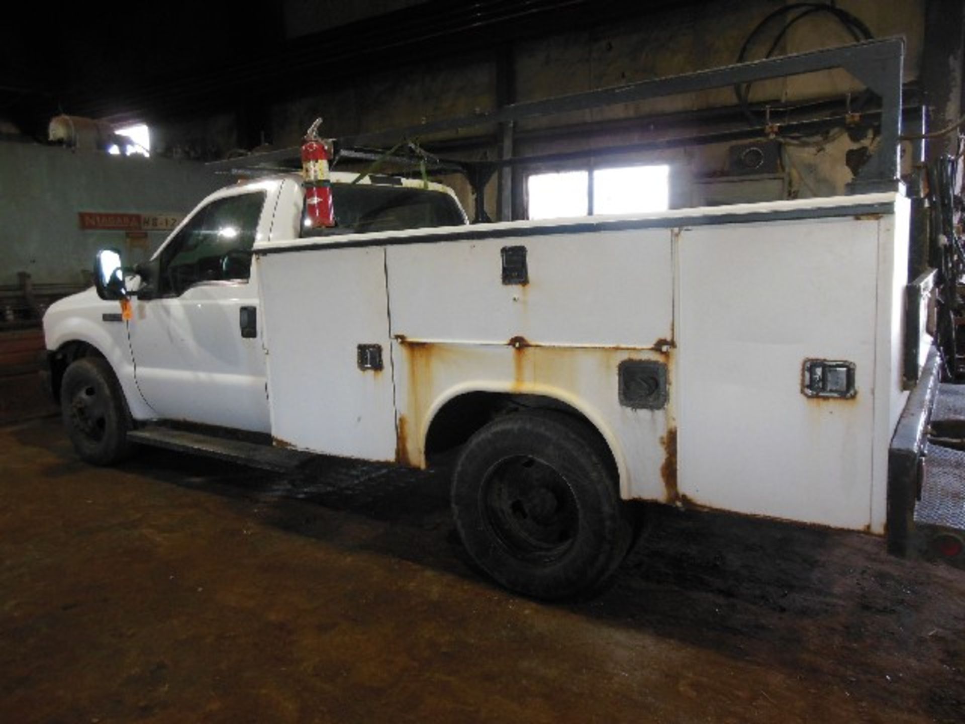 2005 FORD F350 TRUCK WITH UTILITY BODY VIN#1FDWF3650EB45106
