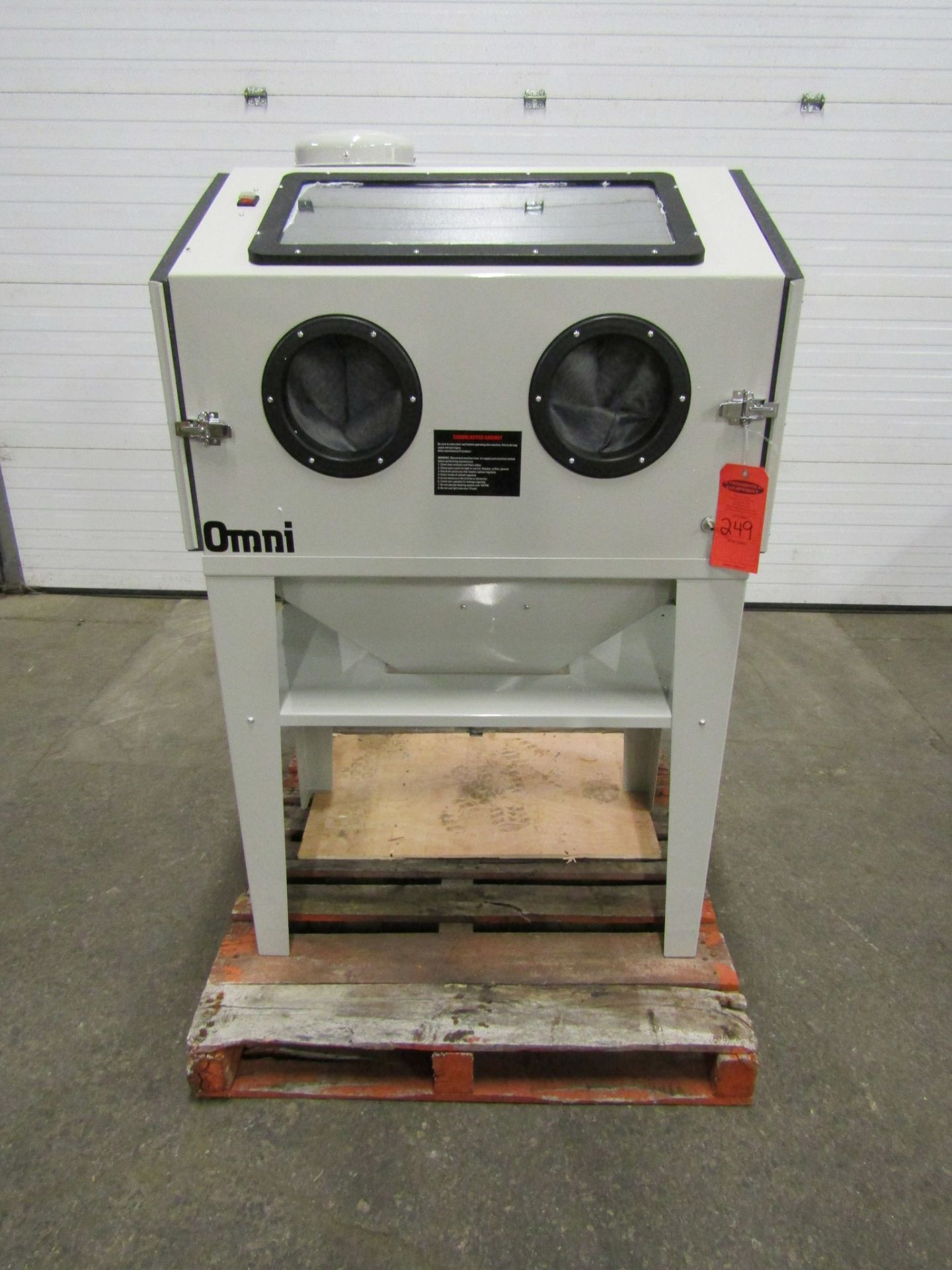 BRAND NEW OMNI Sandblast Cabinet with Dust vacuum unit - 125PSI working space 24" X 33" X 25"