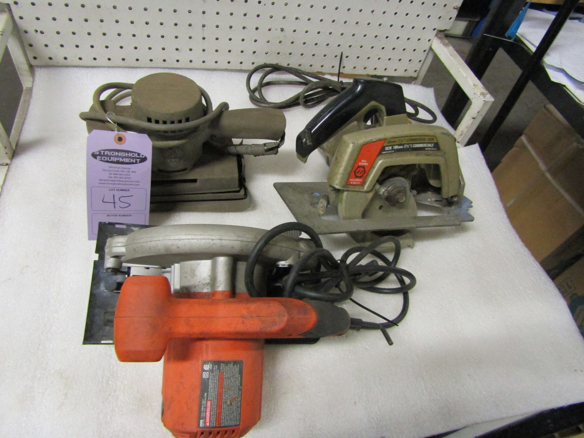 Lot of 3 (3 units) Electric hand tools with 2 x circular saws and an electric Palm Sander