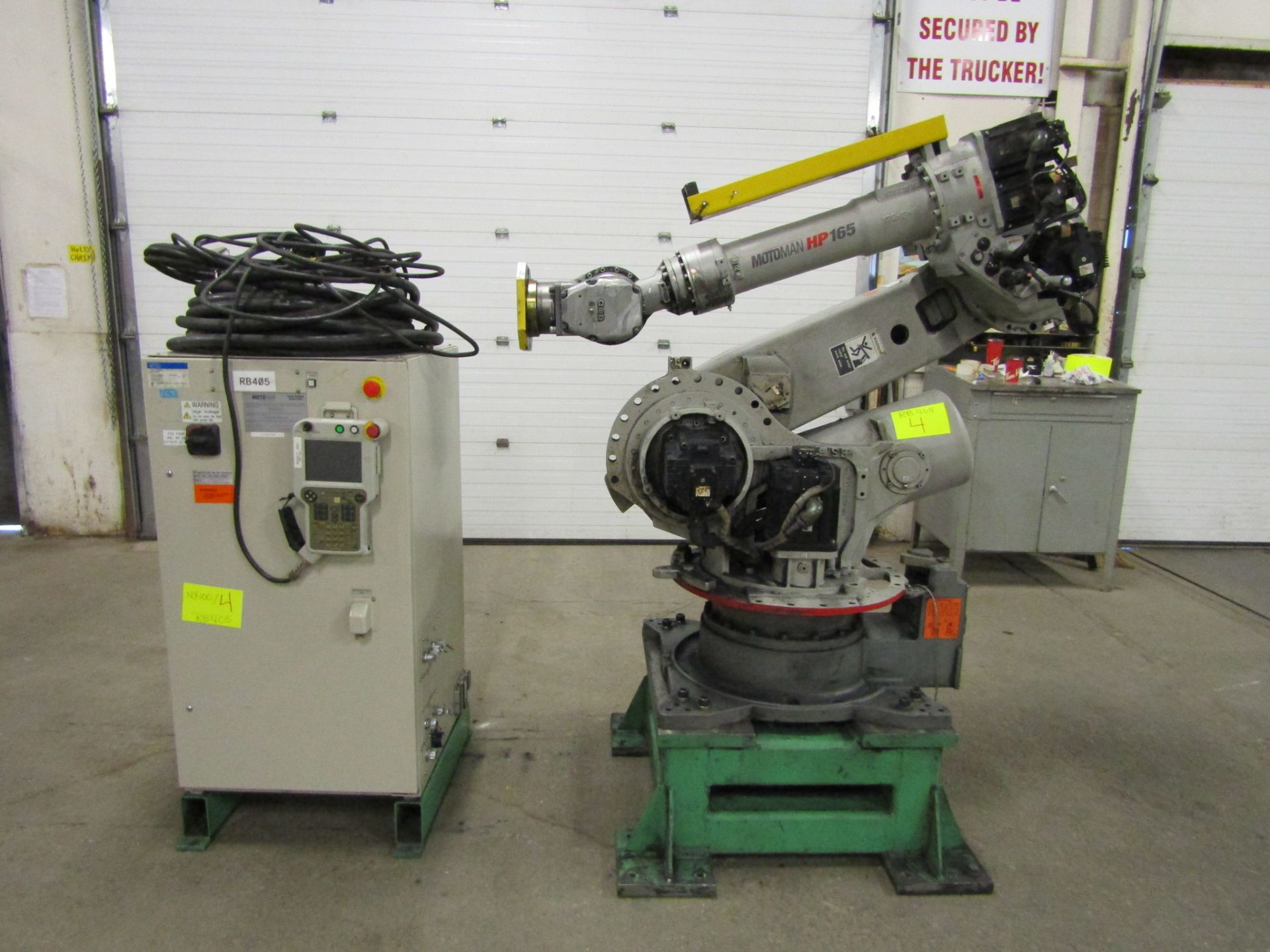 2008 Motoman HP165 Robot 165kg Capacity with Controller COMPLETE with Teach Pendant, Cables, LOW
